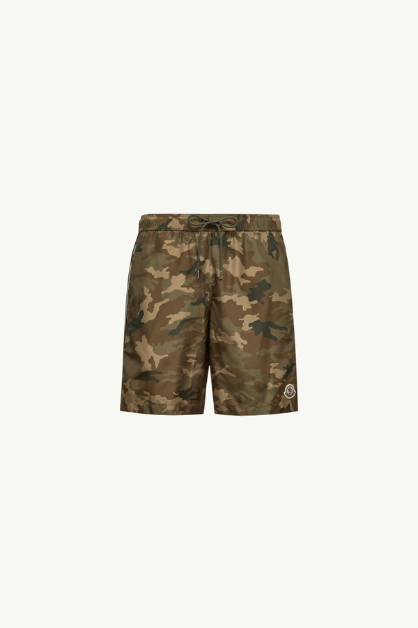 https://moncler-cdn.thron.com/api/v1/content-delivery/shares/dpx6uv/contents/K20912C00002598T8F88_F/image/K20912C00002598T8F88_F