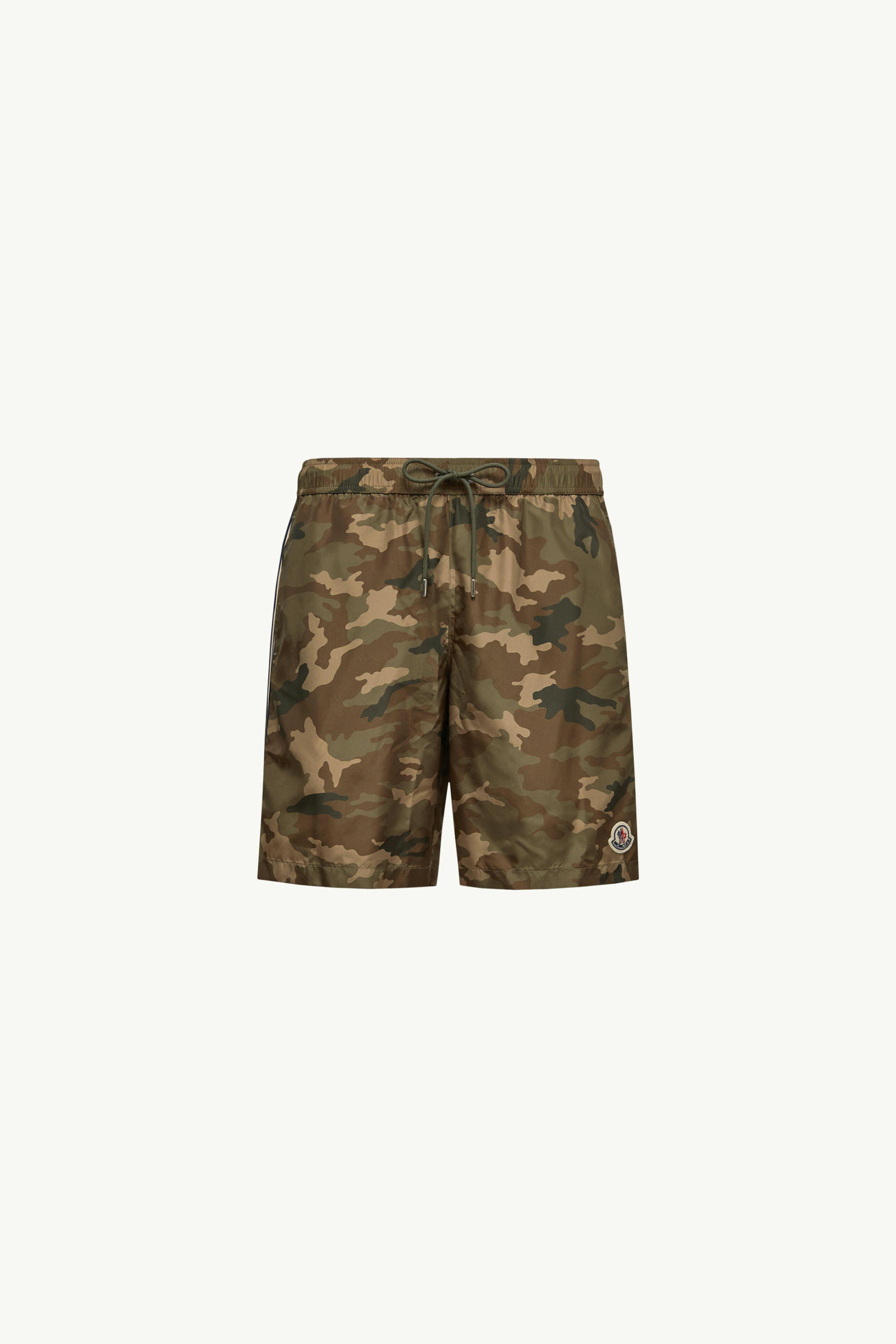 https://moncler-cdn.thron.com/api/v1/content-delivery/shares/dpx6uv/contents/K20912C00002598T8F88_F/image/K20912C00002598T8F88_F