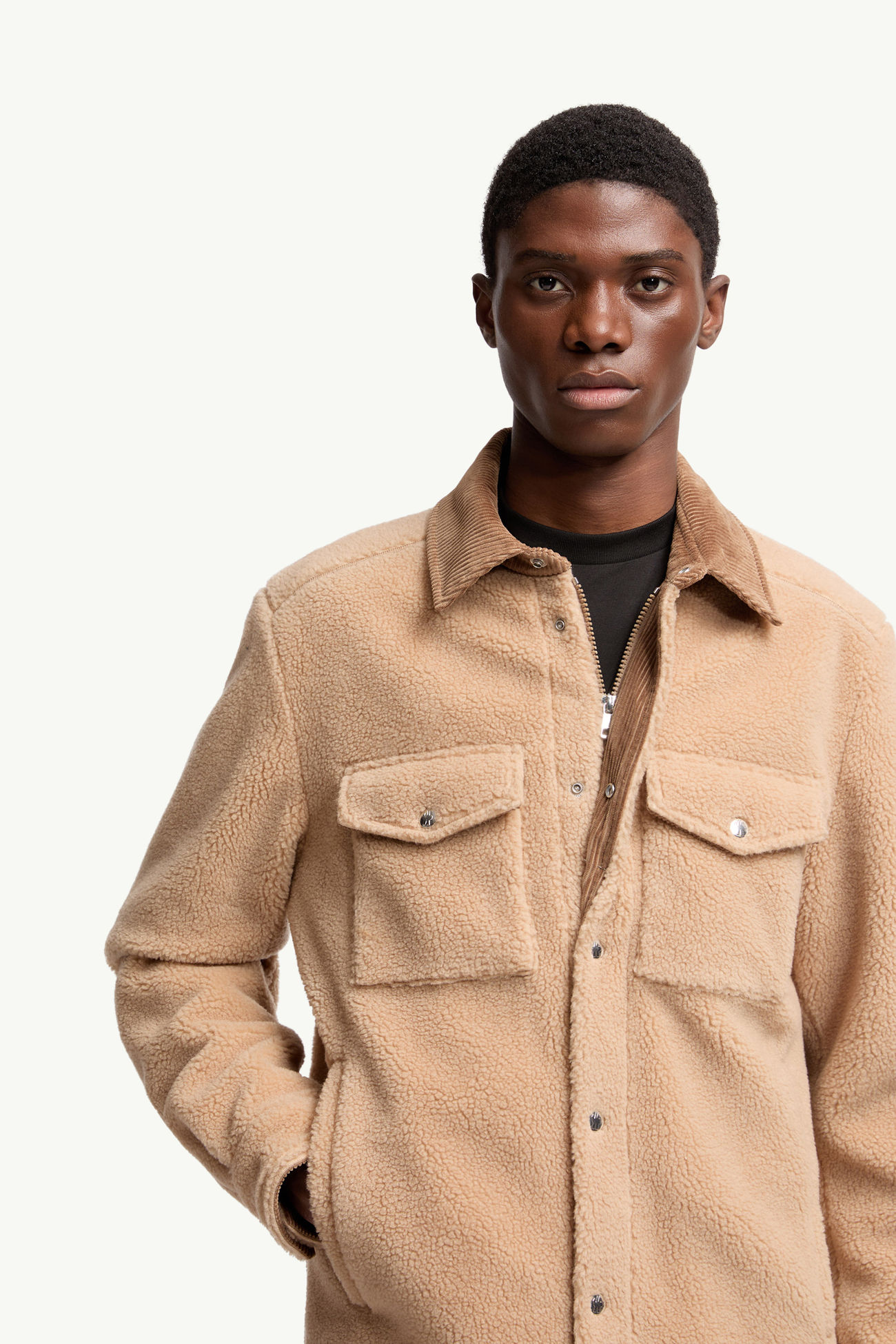 Chaqueta camisera de tejido suave efecto peluche con ribetes de pana Hombre Beige Moncler 5