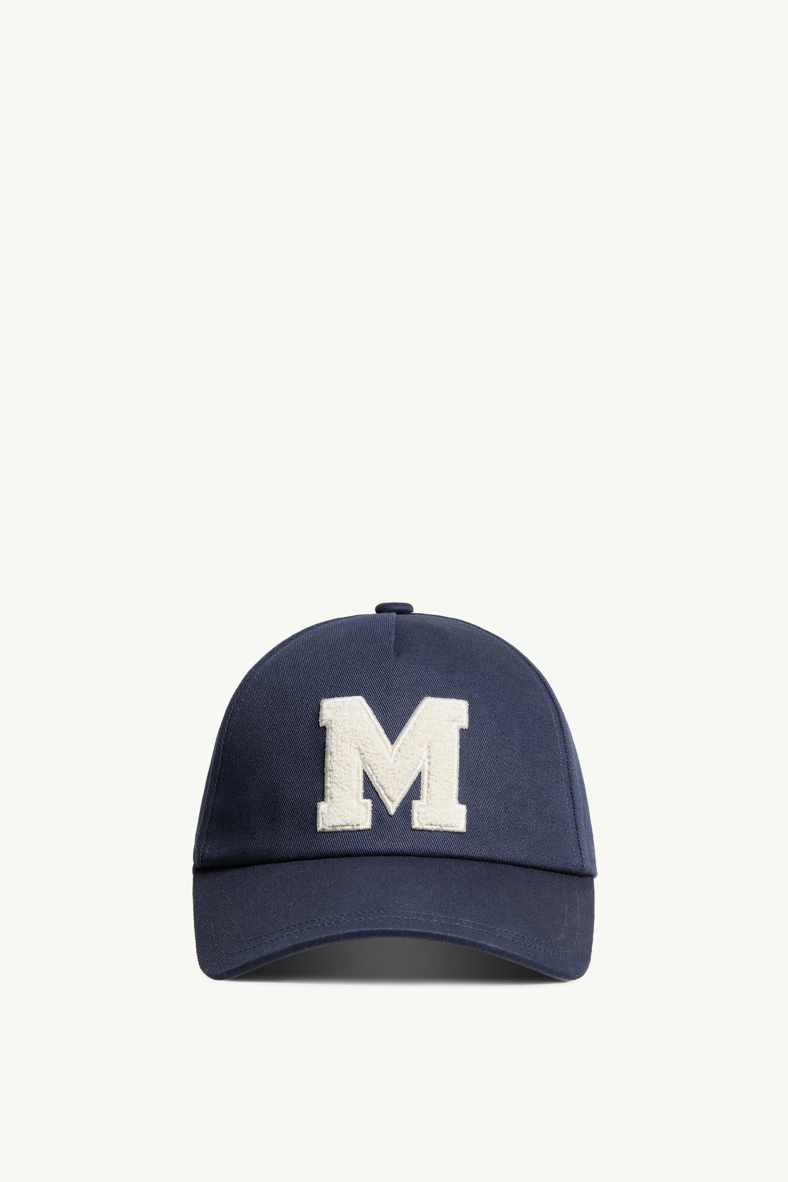 https://moncler-cdn.thron.com/api/v1/content-delivery/shares/dpx6uv/contents/K20913B000110486377B_F/image/K20913B000110486377B_F
