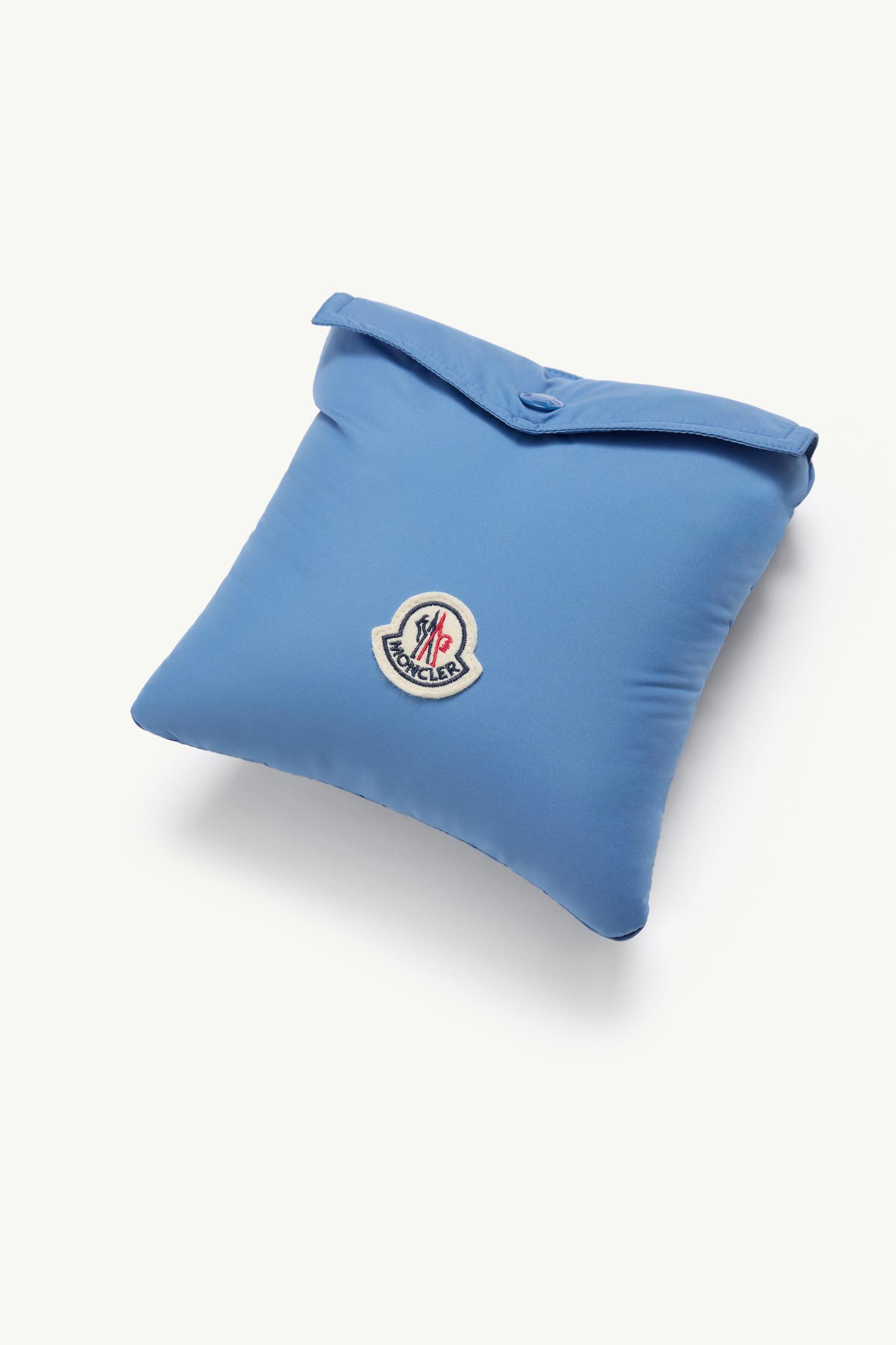 MONCLER 水色 マフラー　ストール エレクトリックブルー マフラー : ストール＆グローブ 向けの メンズ