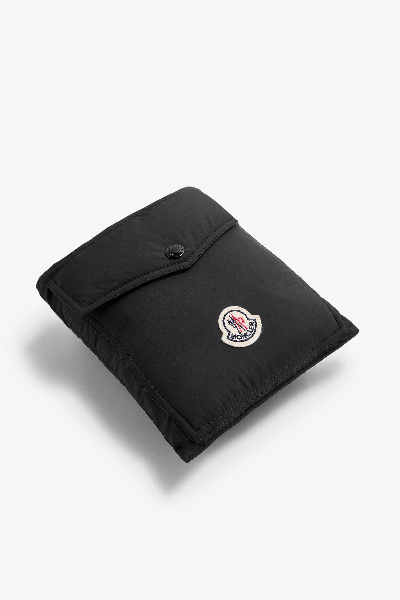 モンクレー　マフラー ブラック マフラー : ストール＆グローブ 向けの メンズ | モンクレール