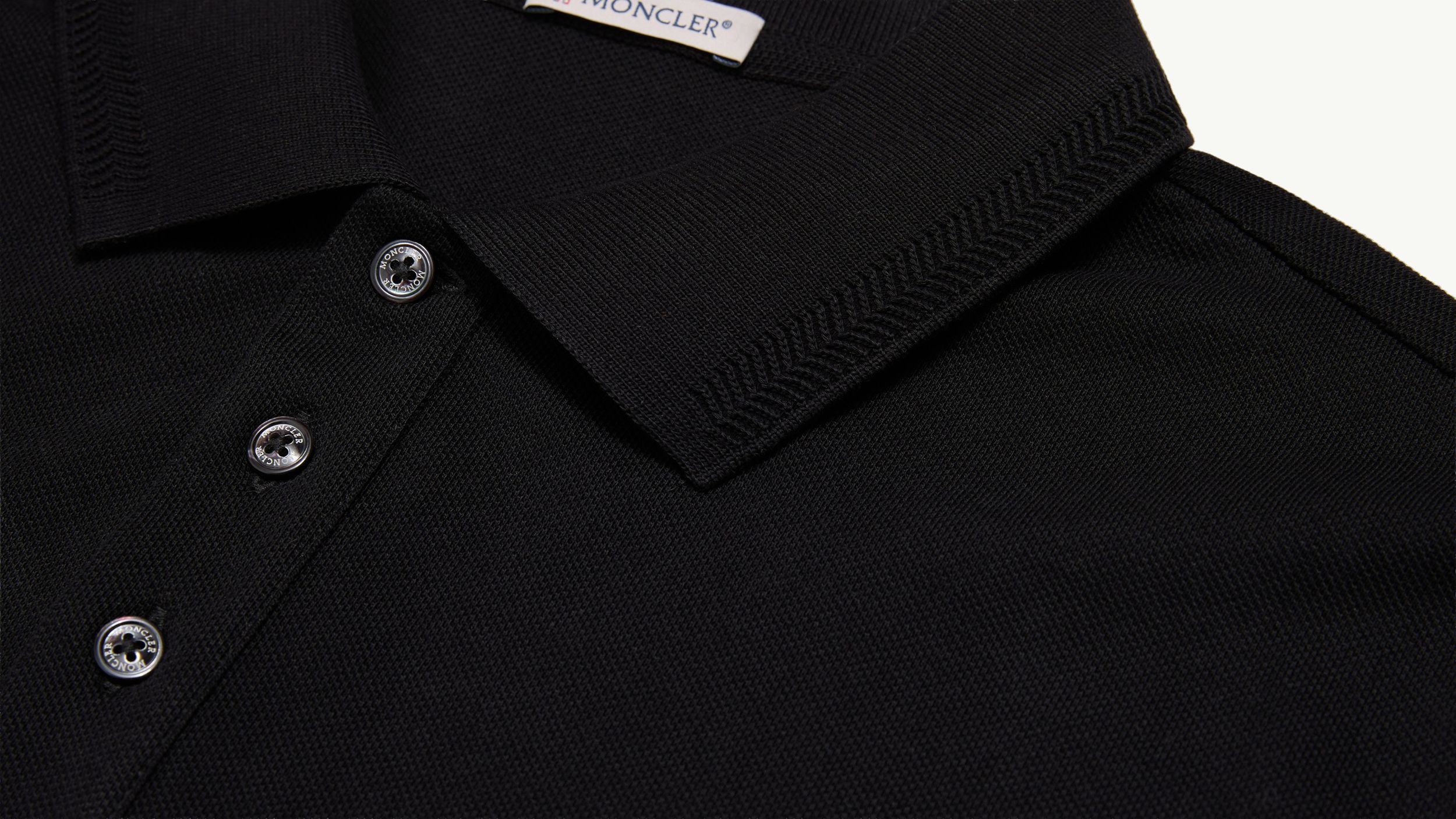 Slide 1 - product.feature.collar.title