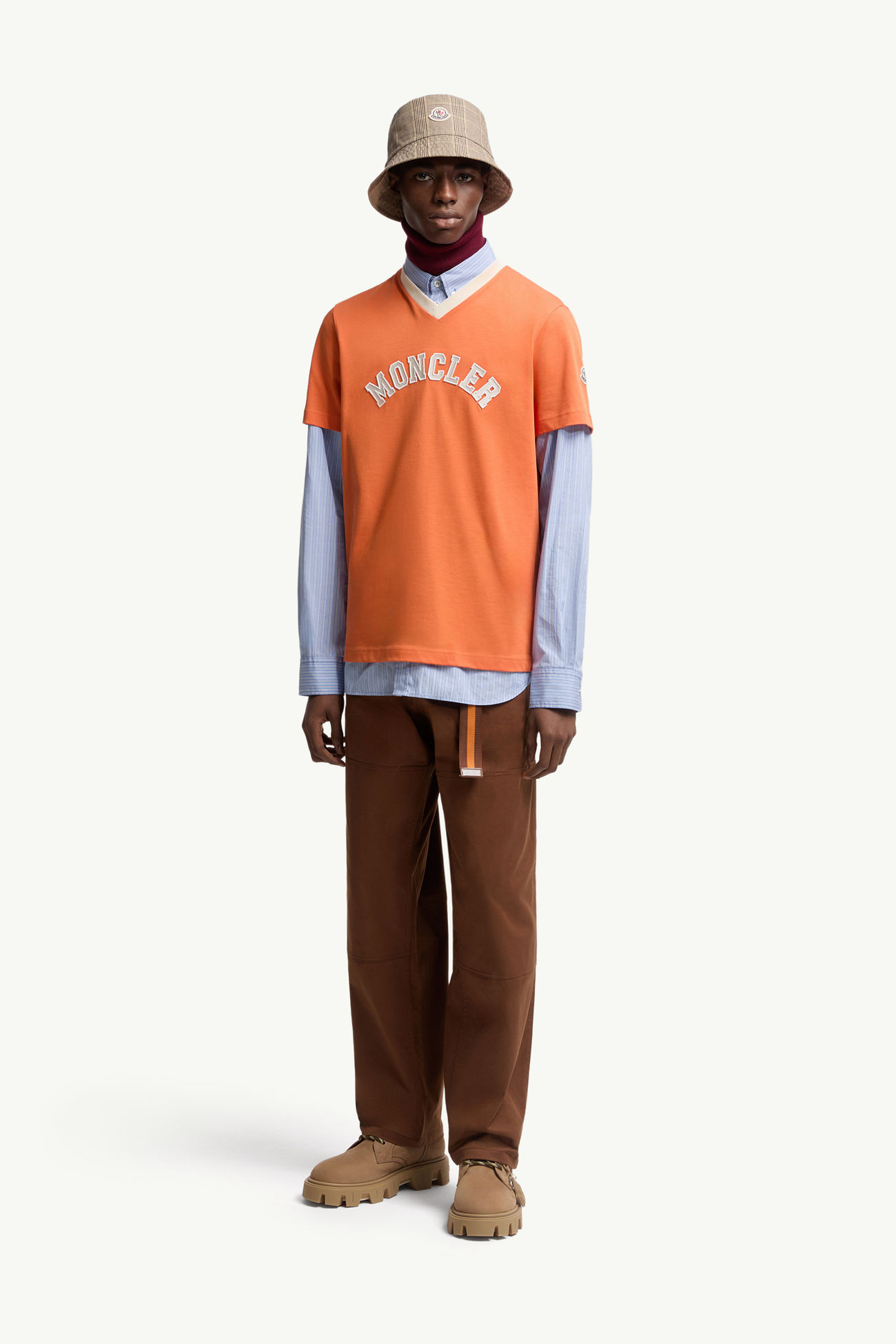 T-shirt con scollo a V in piquet di cotone con logo ricamato Uomo Arancione Moncler 0