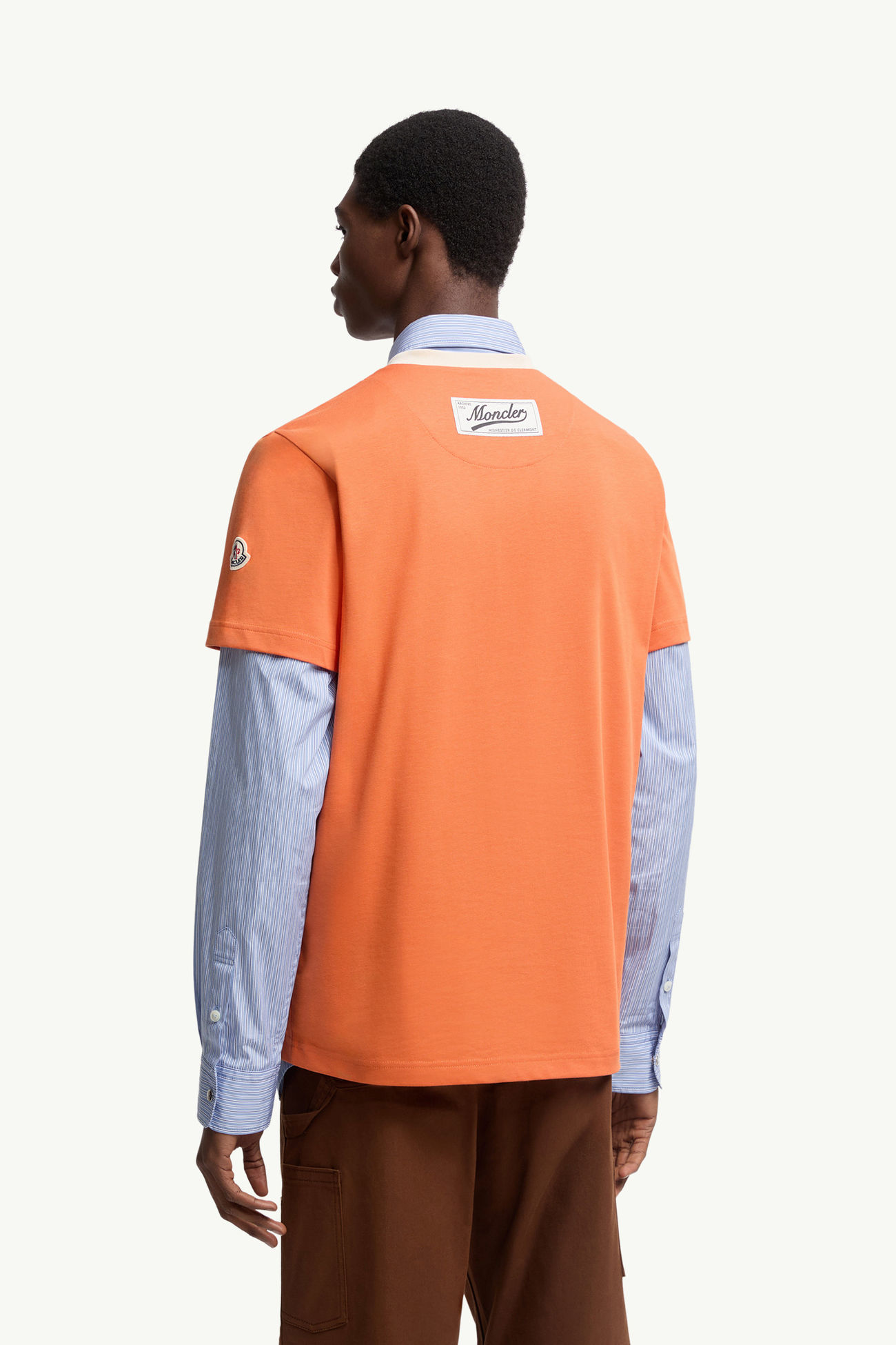 T-Shirt aus Baumwollpiqué mit V-Ausschnitt und gesticktem Logo Herren Orange Moncler 4