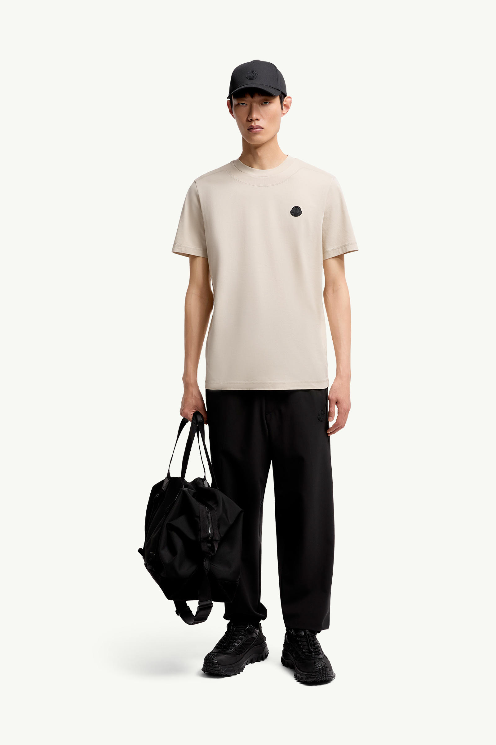 T-Shirt aus Baumwolle mit Logoaufnäher Herren Hellbeige Moncler 0