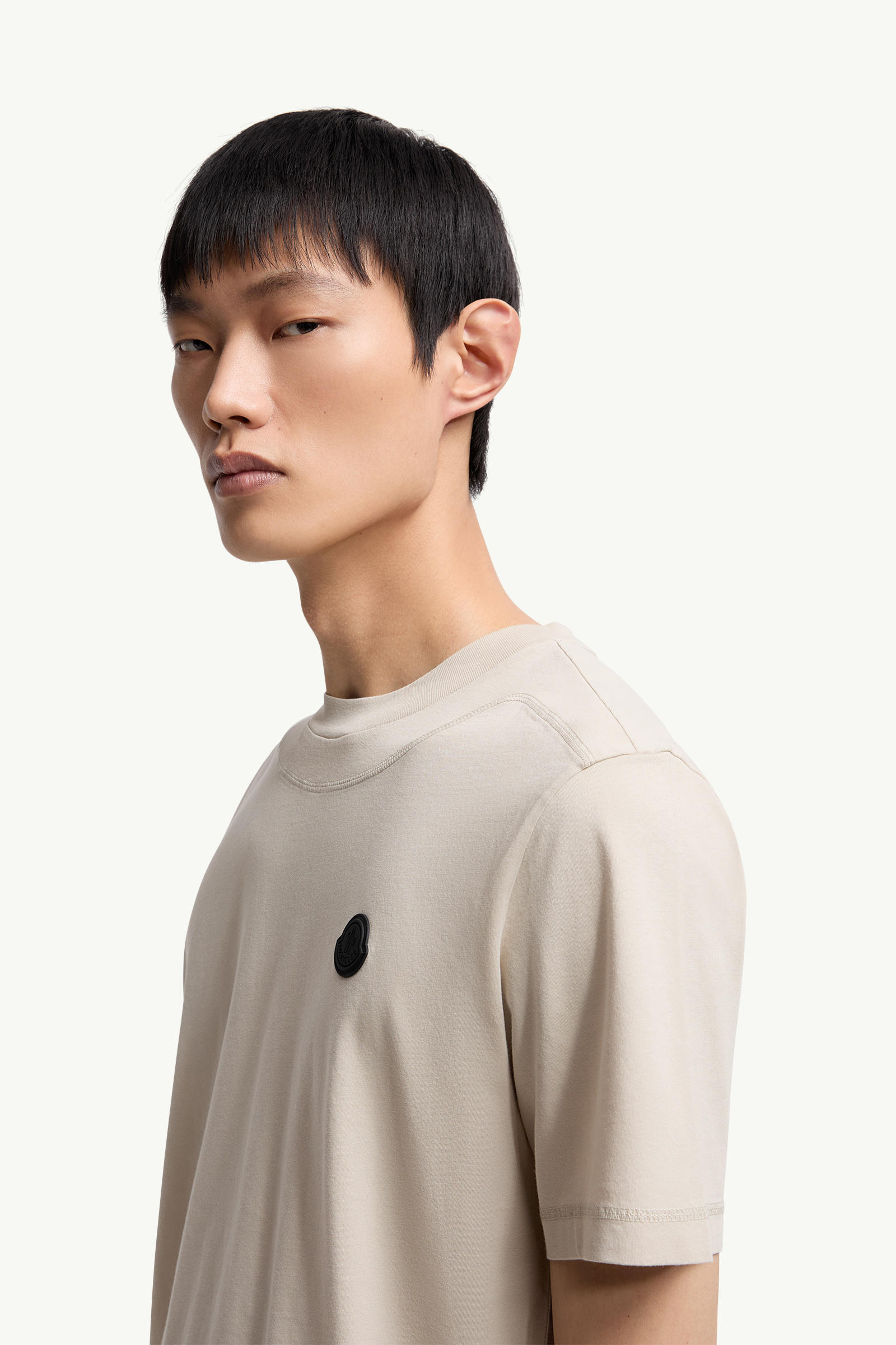 T-Shirt aus Baumwolle mit Logoaufnäher Herren Hellbeige Moncler 1