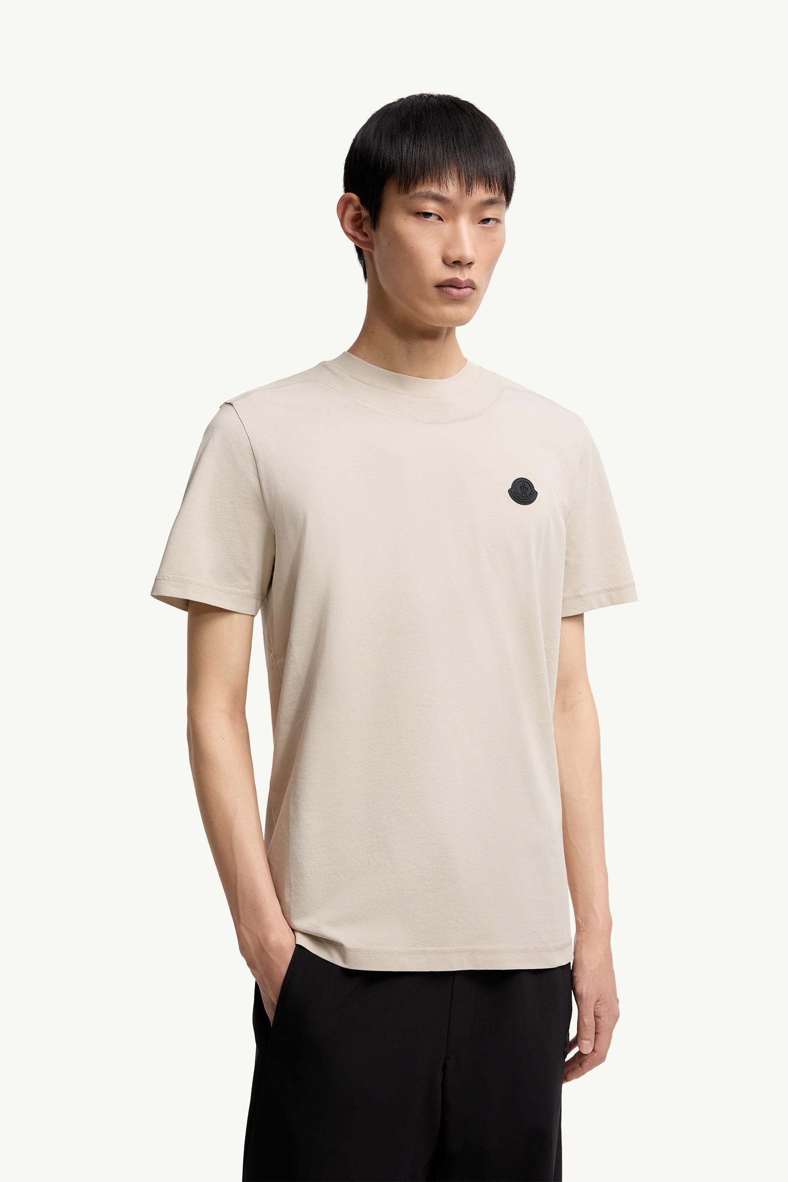 T-Shirt aus Baumwolle mit Logoaufnäher Herren Hellbeige Moncler 3