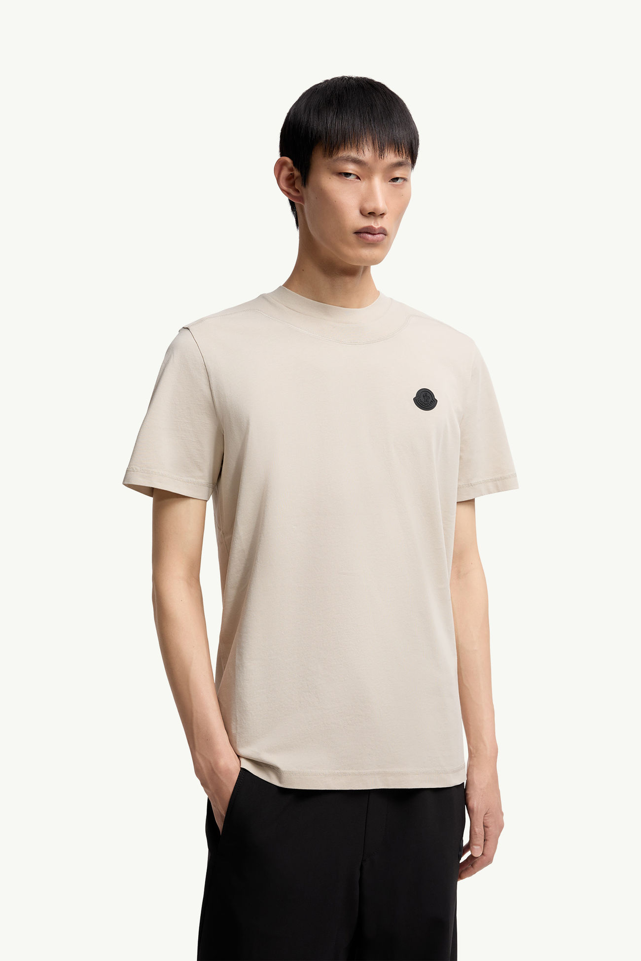 T-shirt in cotone con patch logato Uomo Beige Chiaro Moncler 3
