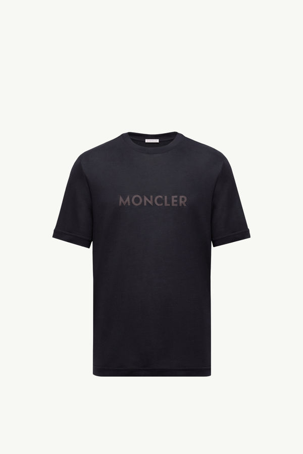 https://moncler-cdn.thron.com/api/v1/content-delivery/shares/dpx6uv/contents/K20918C0002889B2Q742_F/image/K20918C0002889B2Q742_F