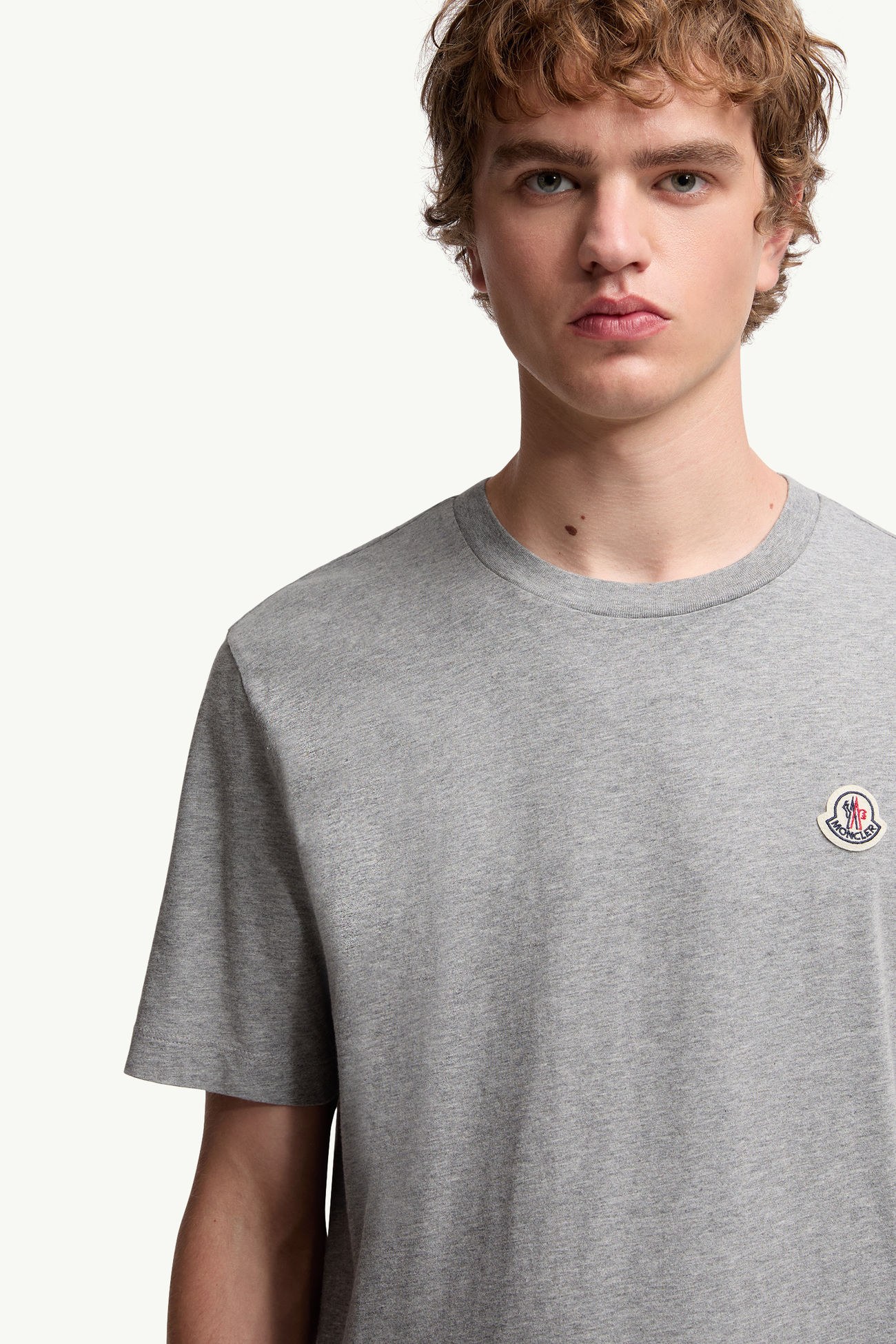 T-shirt in cotone con patch logato (Set da tre) Uomo Bianco & Nero & Grigio Moncler 5