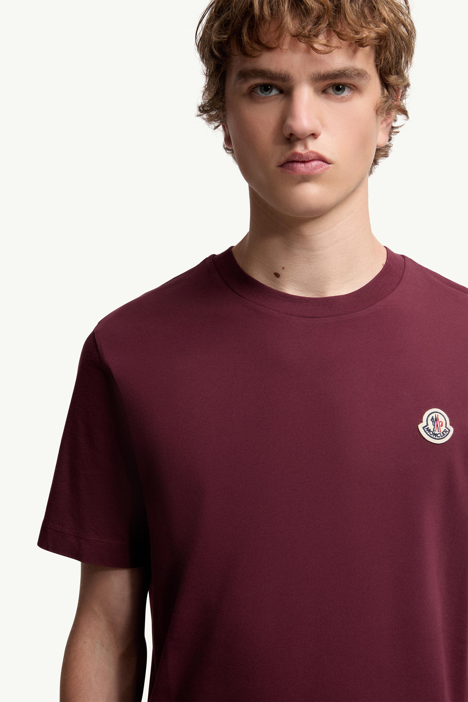 T-shirt in cotone con patch logato (Set da tre) Uomo BIANCO, BLU NAVY E BORDEAUX Moncler 5