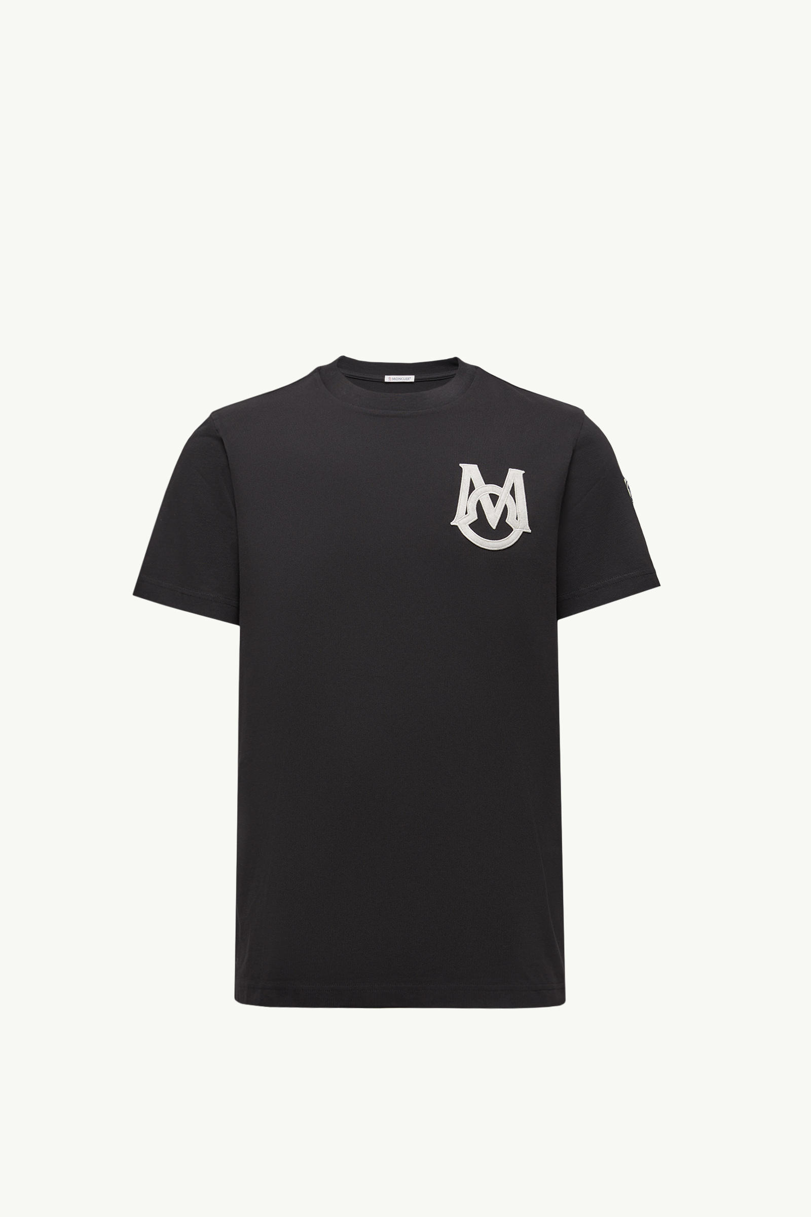 https://moncler-cdn.thron.com/api/v1/content-delivery/shares/dpx6uv/contents/K20918C000348390T999_F/image/K20918C000348390T999_F