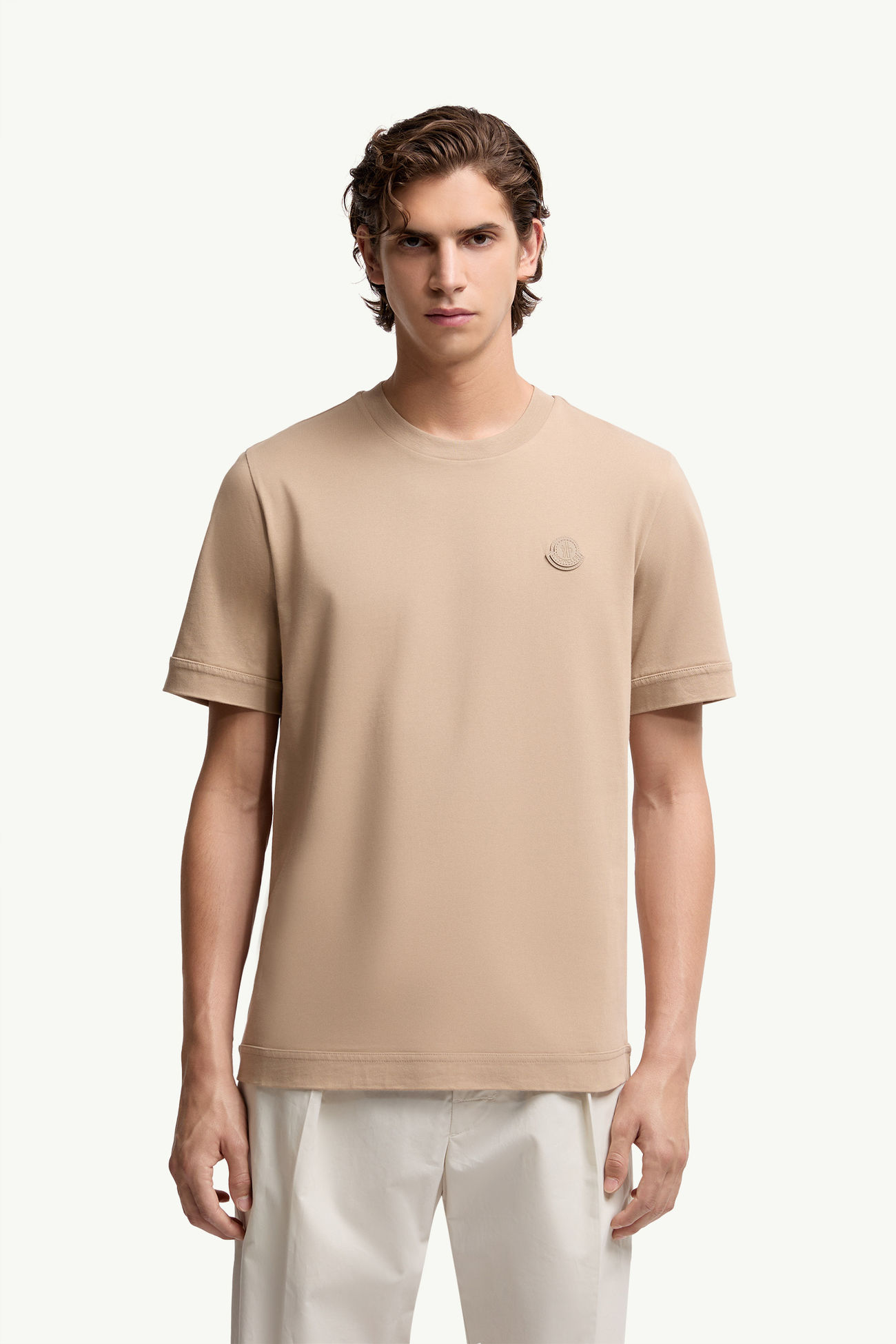 T-shirt in cotone con patch logato Uomo Beige Chiaro Moncler 3