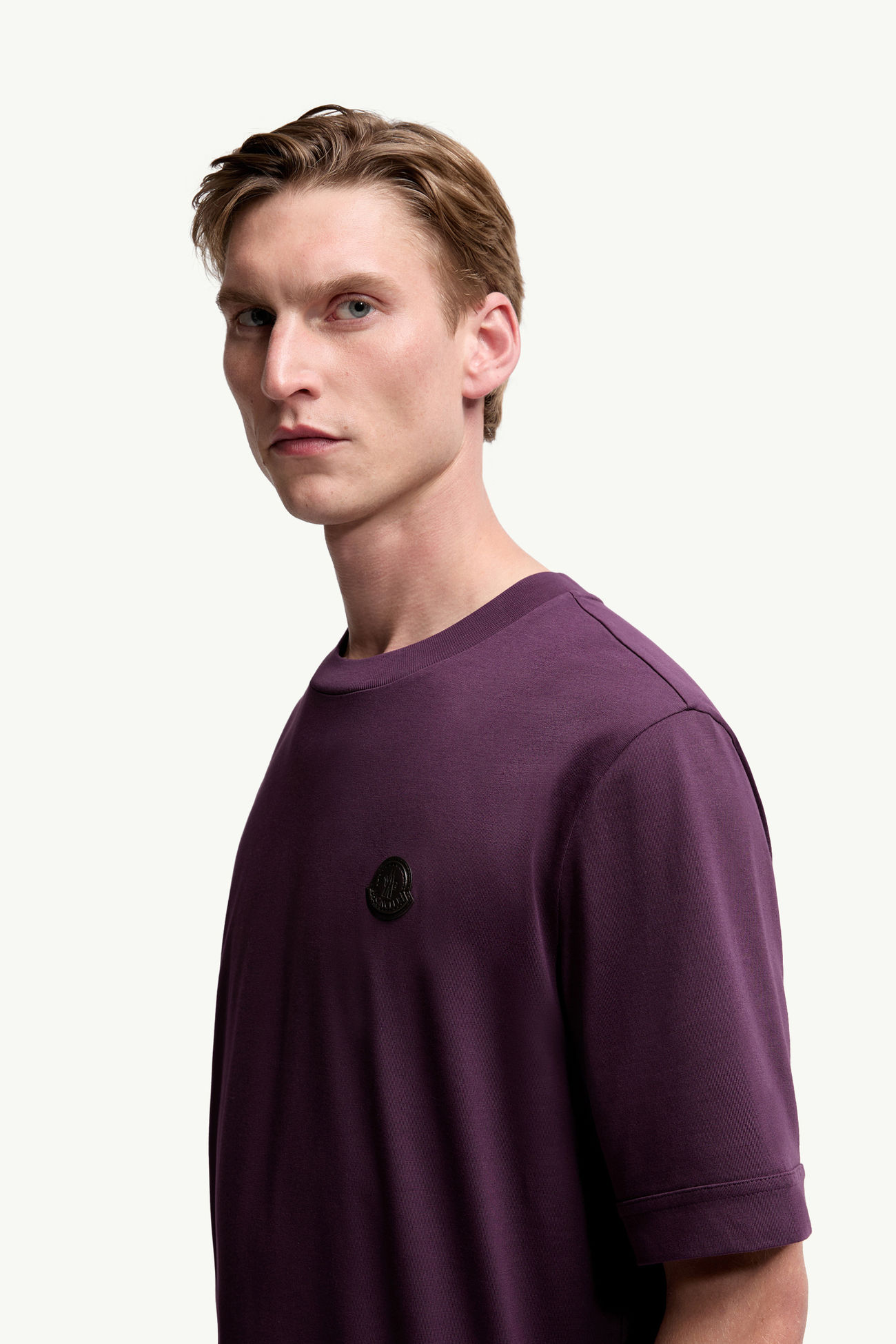 T-Shirt aus Baumwolle mit Logoaufnäher Herren Violett Moncler 1