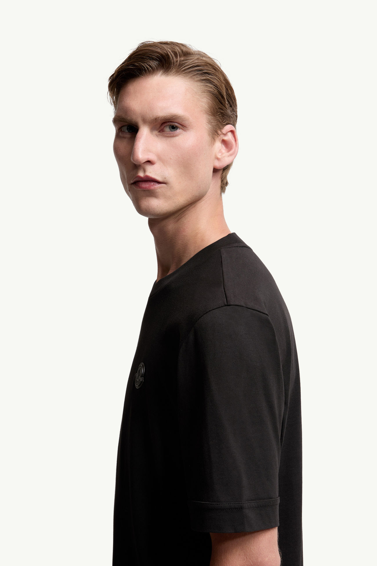 T-Shirt aus Baumwolle mit Logoaufnäher Herren Schwarz Moncler 1