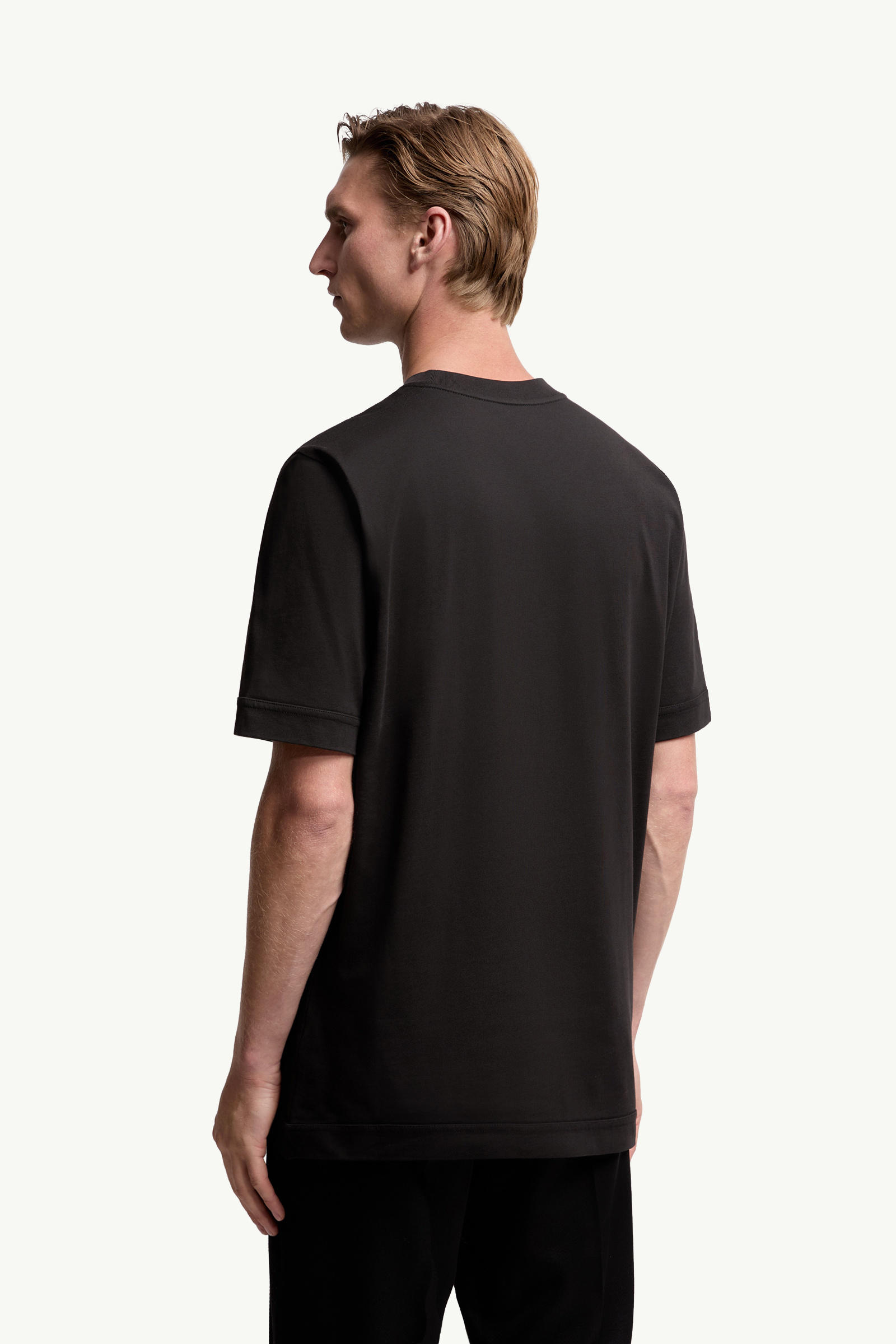 T-shirt in cotone con patch logato Uomo Nero Moncler 4