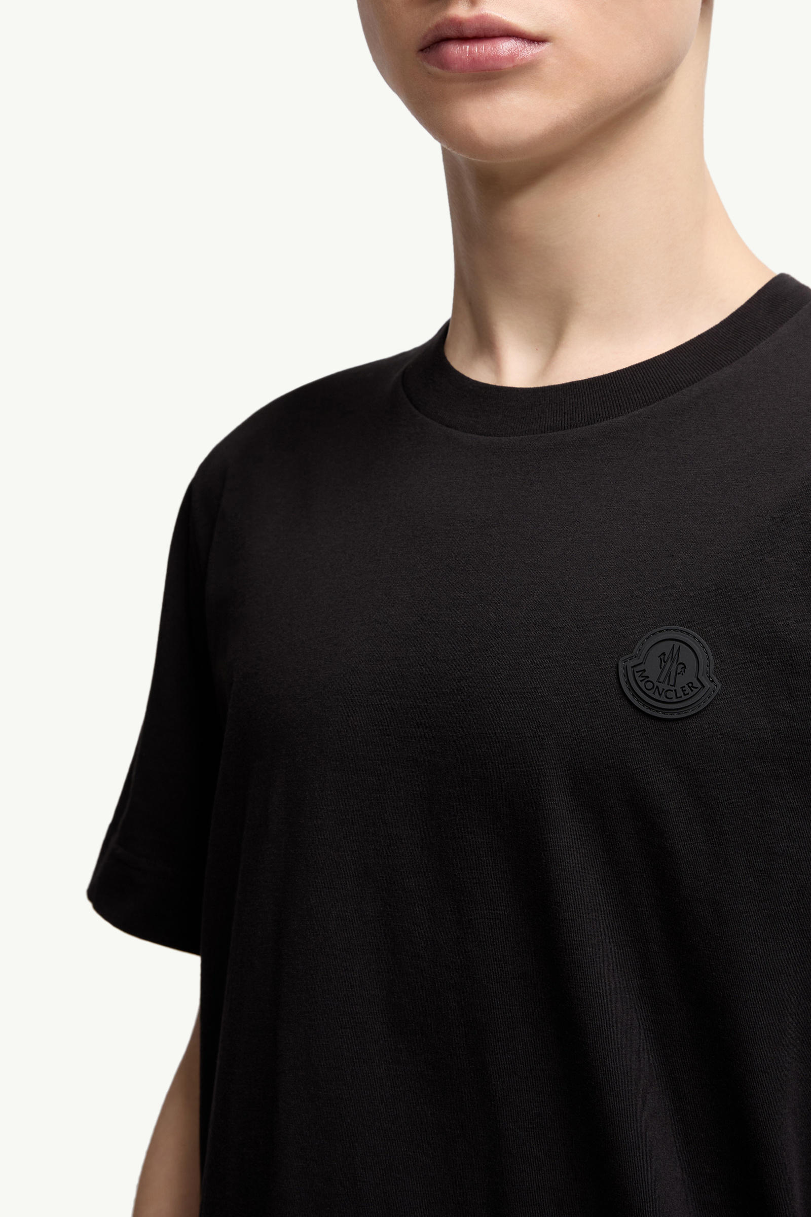 T-shirt logata in cotone Uomo Nero Moncler 5