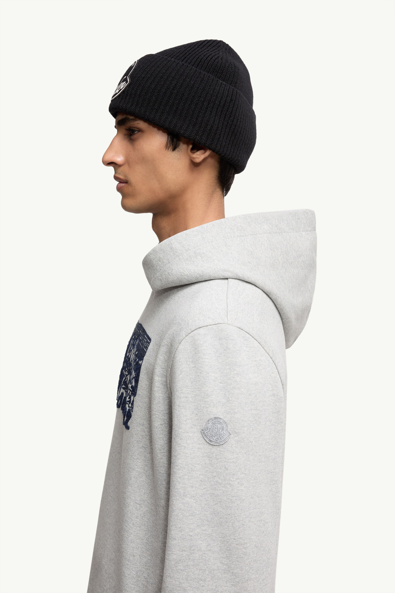 Felpa in cotone con cappuccio e logo montagna ricamato Uomo Grigio Moncler 1