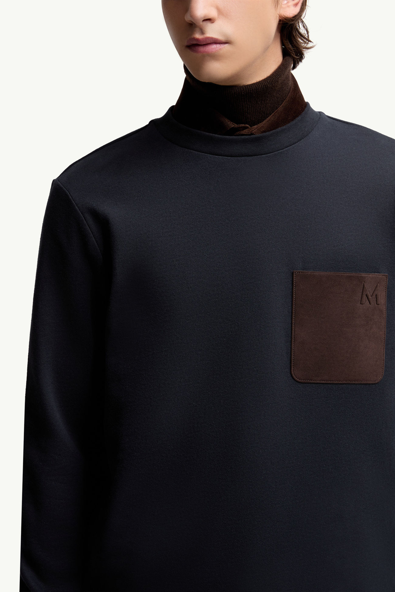 Felpa in cotone e cashmere con tasca Uomo Blu Navy Moncler 5