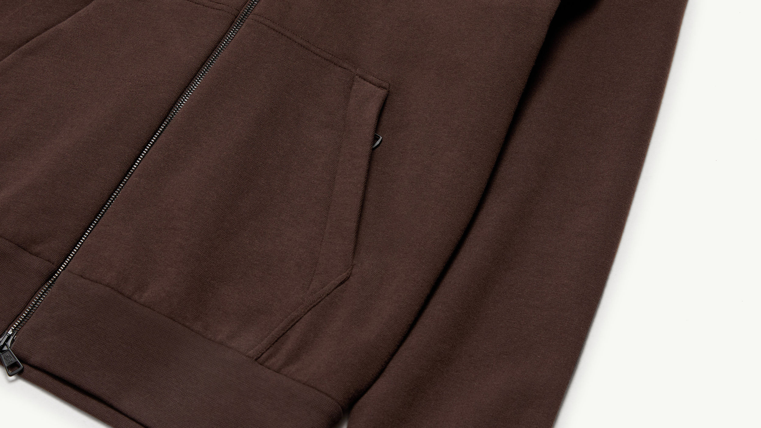 Slide 2 - product.feature.zippocket.title