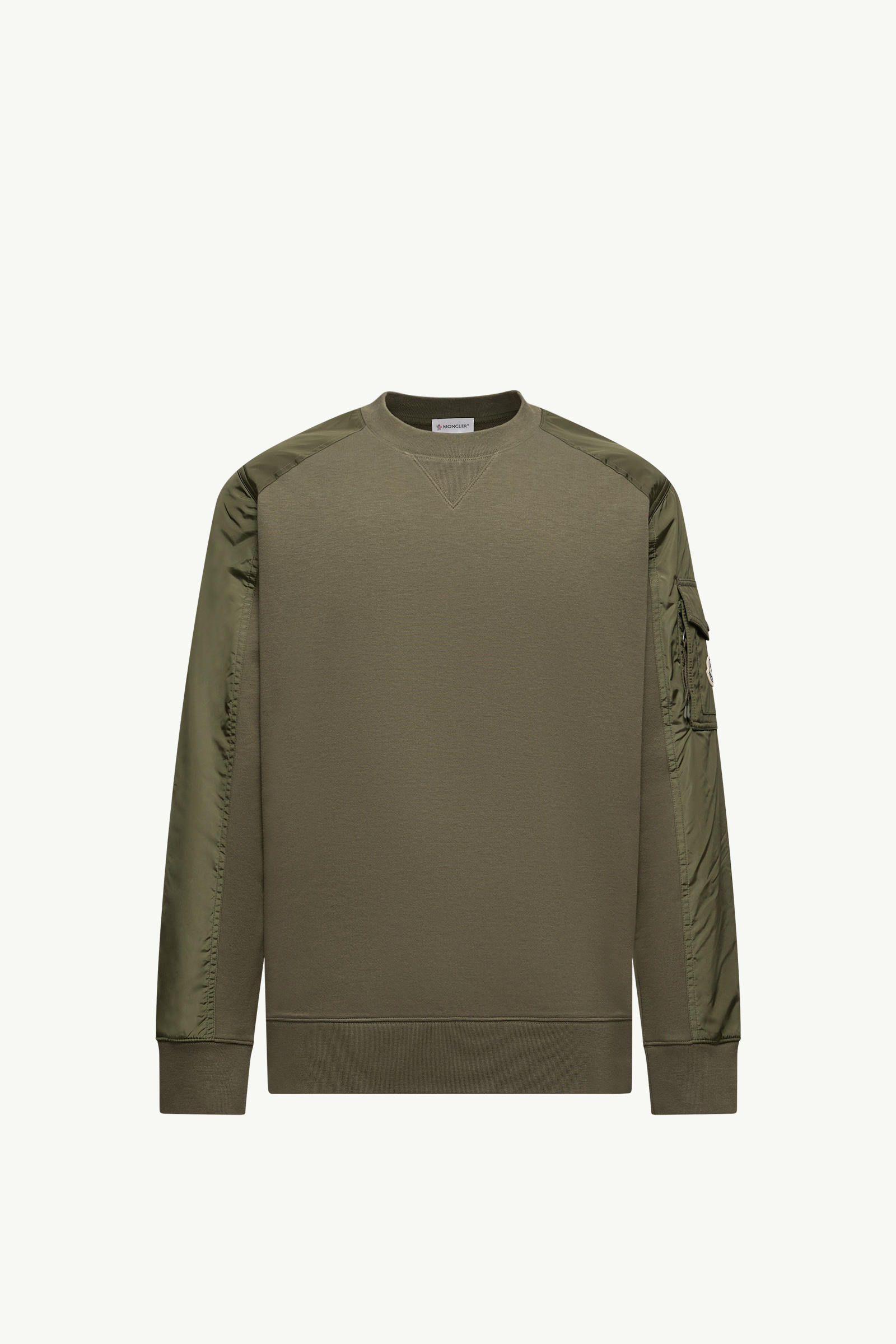https://moncler-cdn.thron.com/api/v1/content-delivery/shares/dpx6uv/contents/K20918G0004989A8F889_F/image/K20918G0004989A8F889_F