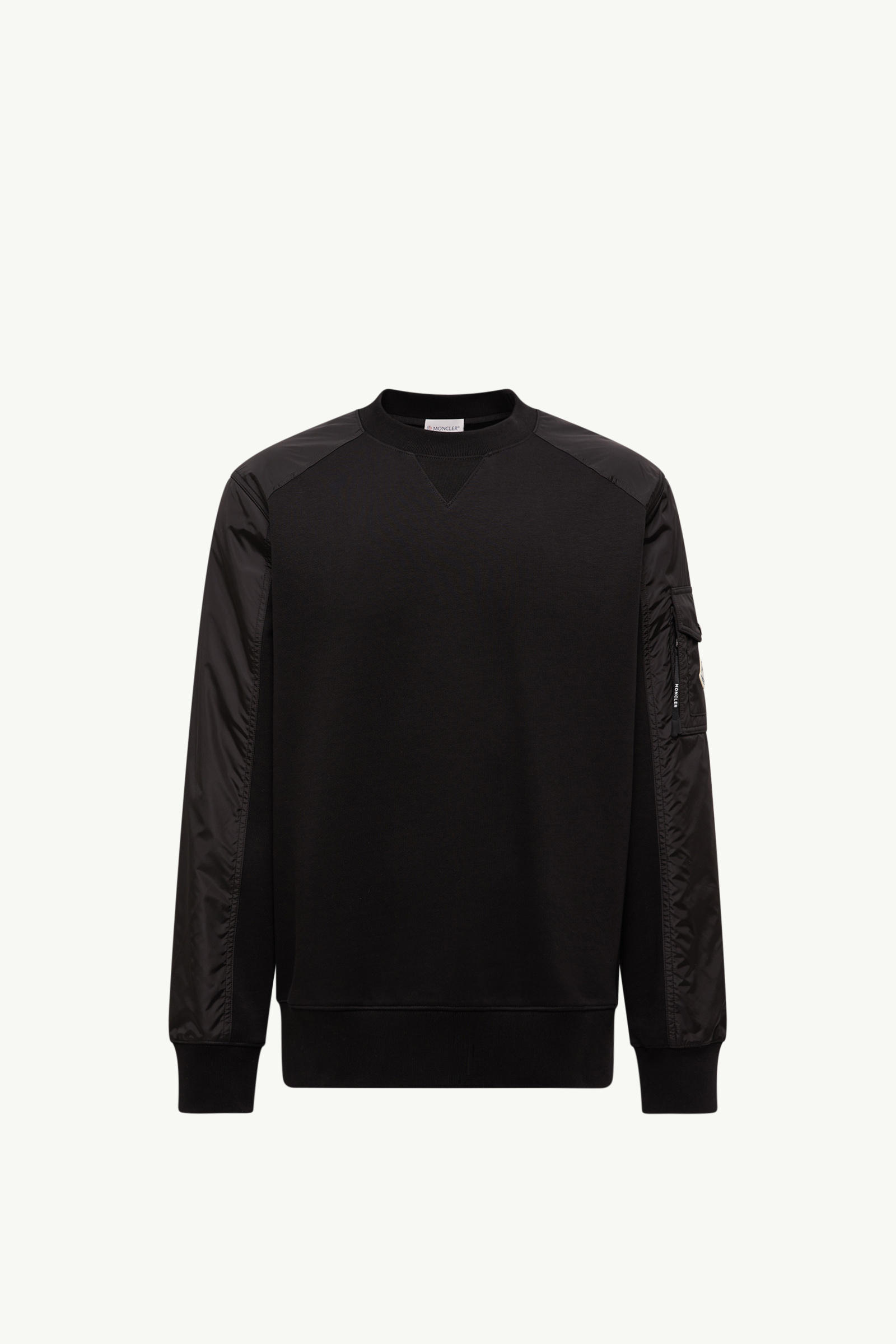 https://moncler-cdn.thron.com/api/v1/content-delivery/shares/dpx6uv/contents/K20918G0004989A8F999_F/image/K20918G0004989A8F999_F