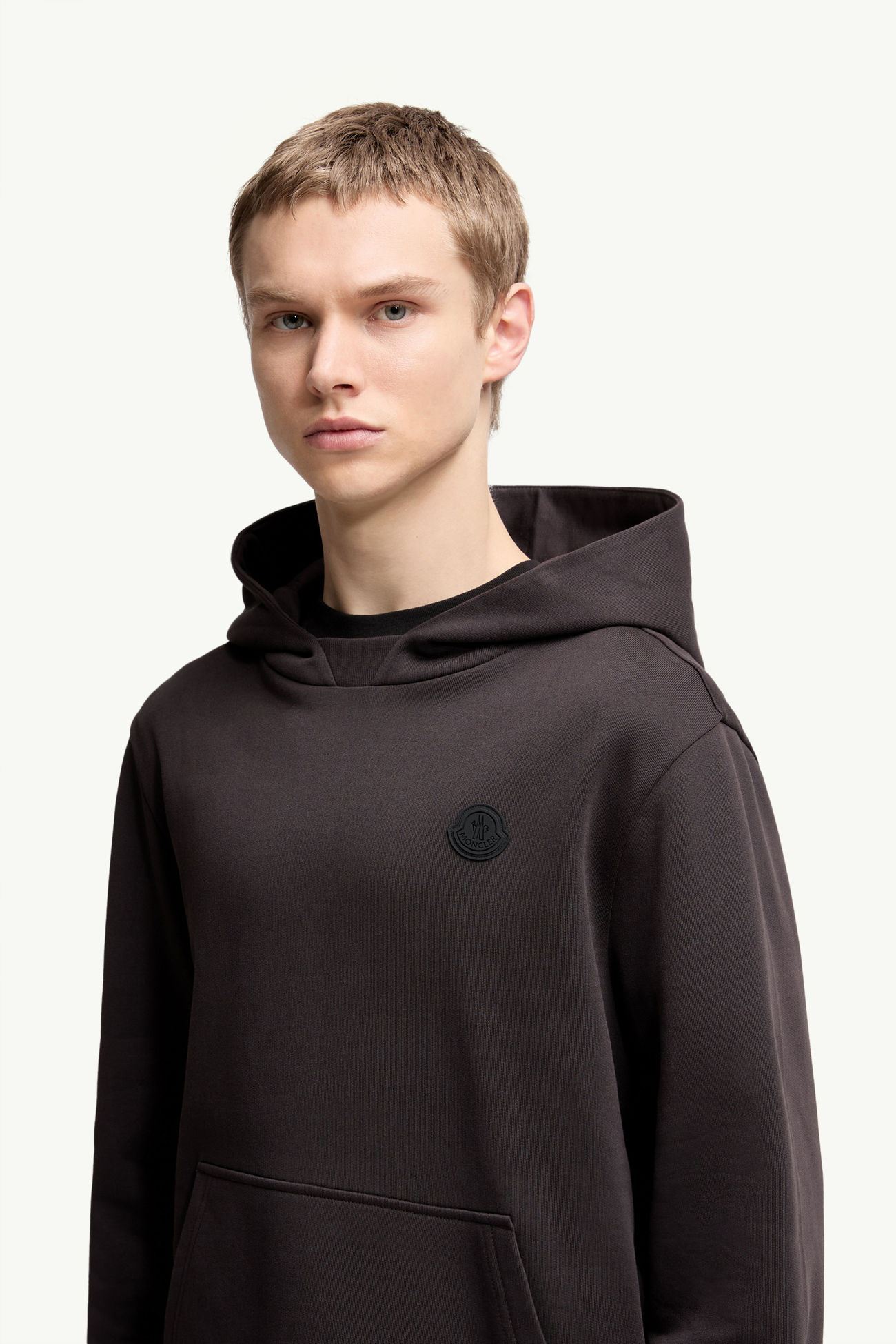 Sweat à capuche en coton à logo arrière ton sur ton Hommes Marron Foncé Moncler 1