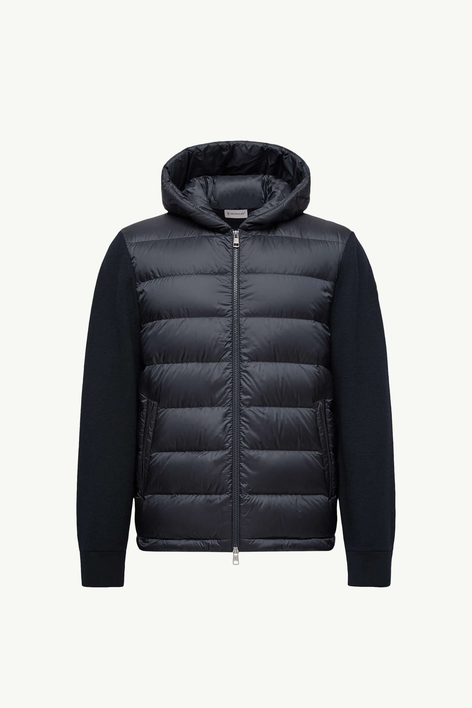 https://moncler-cdn.thron.com/api/v1/content-delivery/shares/dpx6uv/contents/K20919B00006M1131776_F/image/K20919B00006M1131776_F