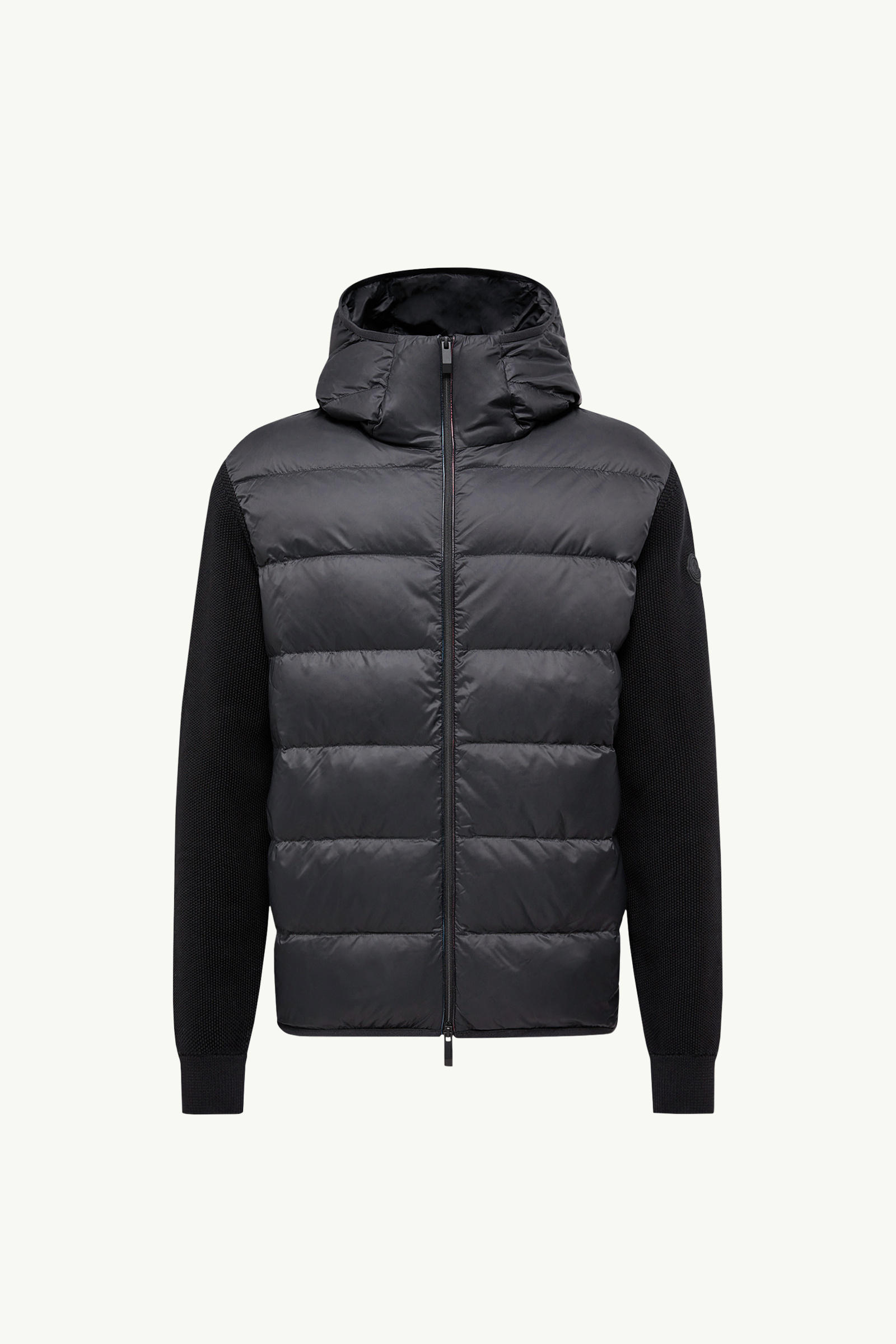 https://moncler-cdn.thron.com/api/v1/content-delivery/shares/dpx6uv/contents/K20919B00007M1367999_F/image/K20919B00007M1367999_F
