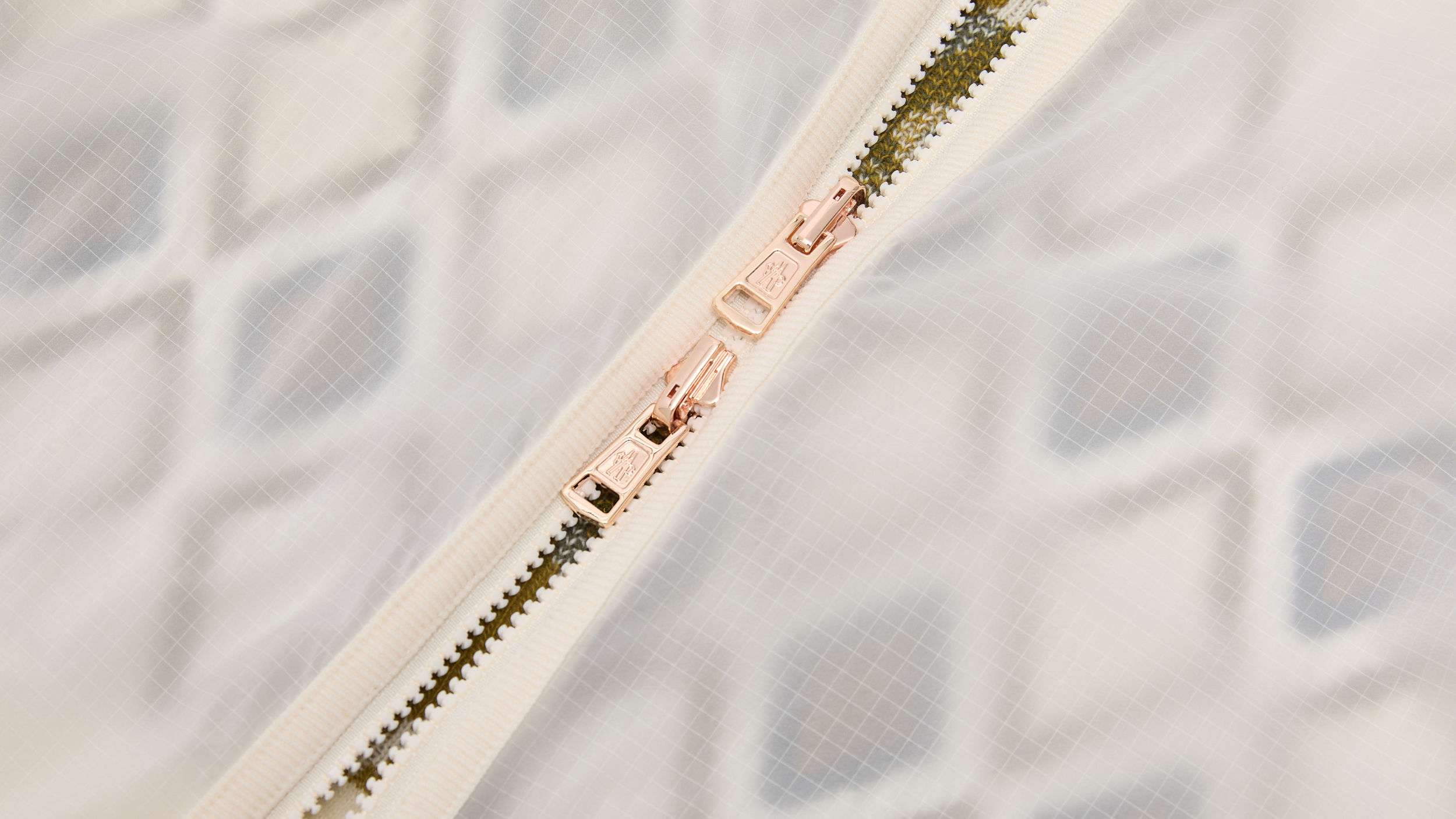 Slide 1 - Two-Way Zipper