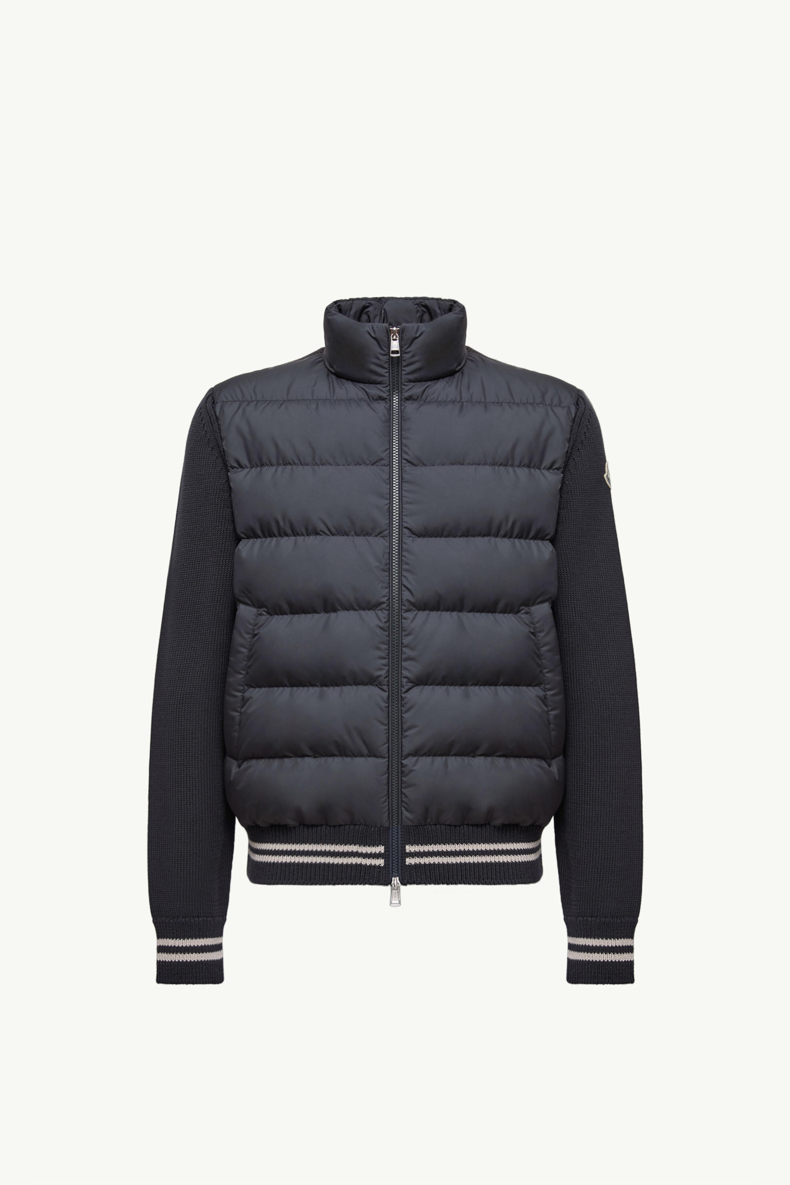 https://moncler-cdn.thron.com/api/v1/content-delivery/shares/dpx6uv/contents/K20919B00032M1509779_F/image/K20919B00032M1509779_F