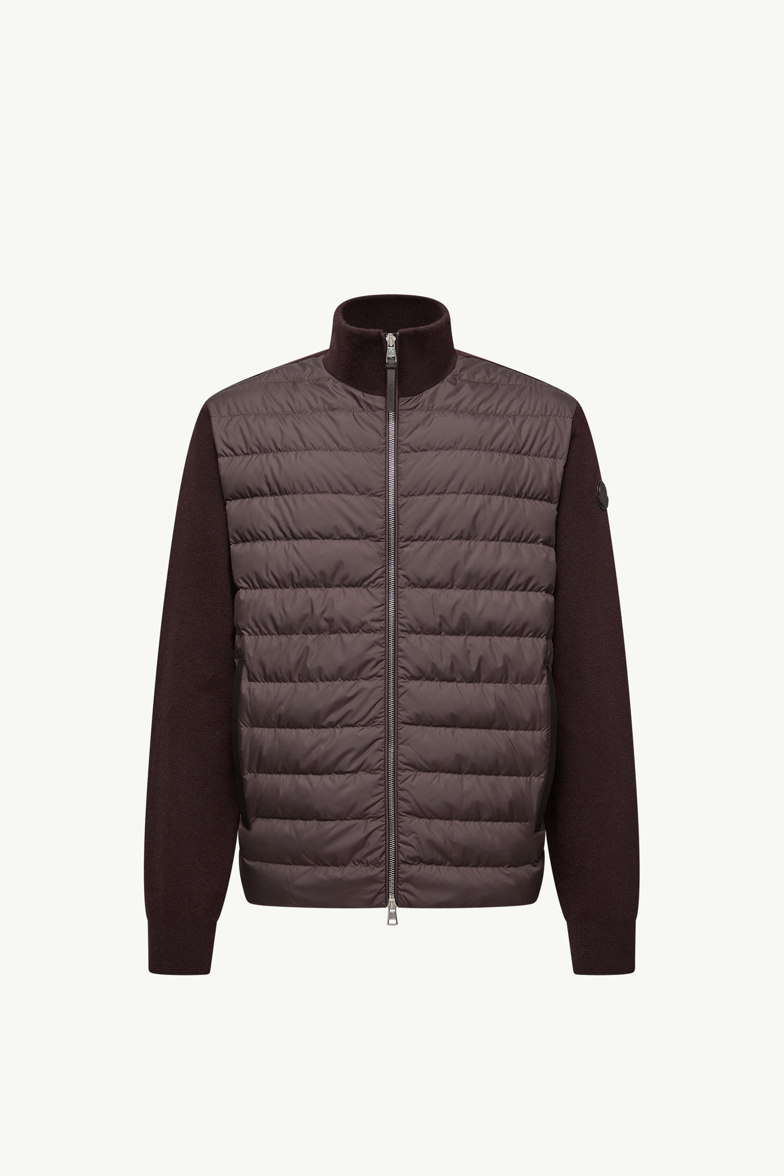 https://moncler-cdn.thron.com/api/v1/content-delivery/shares/dpx6uv/contents/K20919B00033M4281243_F/image/K20919B00033M4281243_F