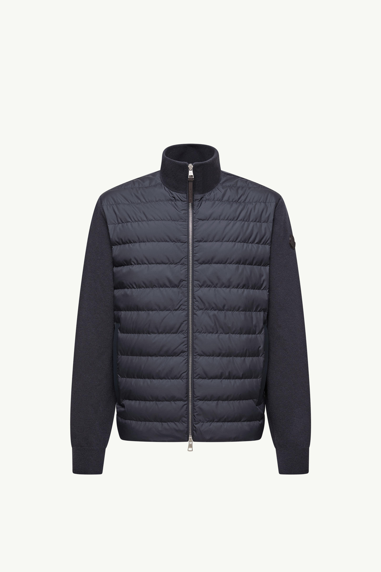 https://moncler-cdn.thron.com/api/v1/content-delivery/shares/dpx6uv/contents/K20919B00033M4281779_F/image/K20919B00033M4281779_F