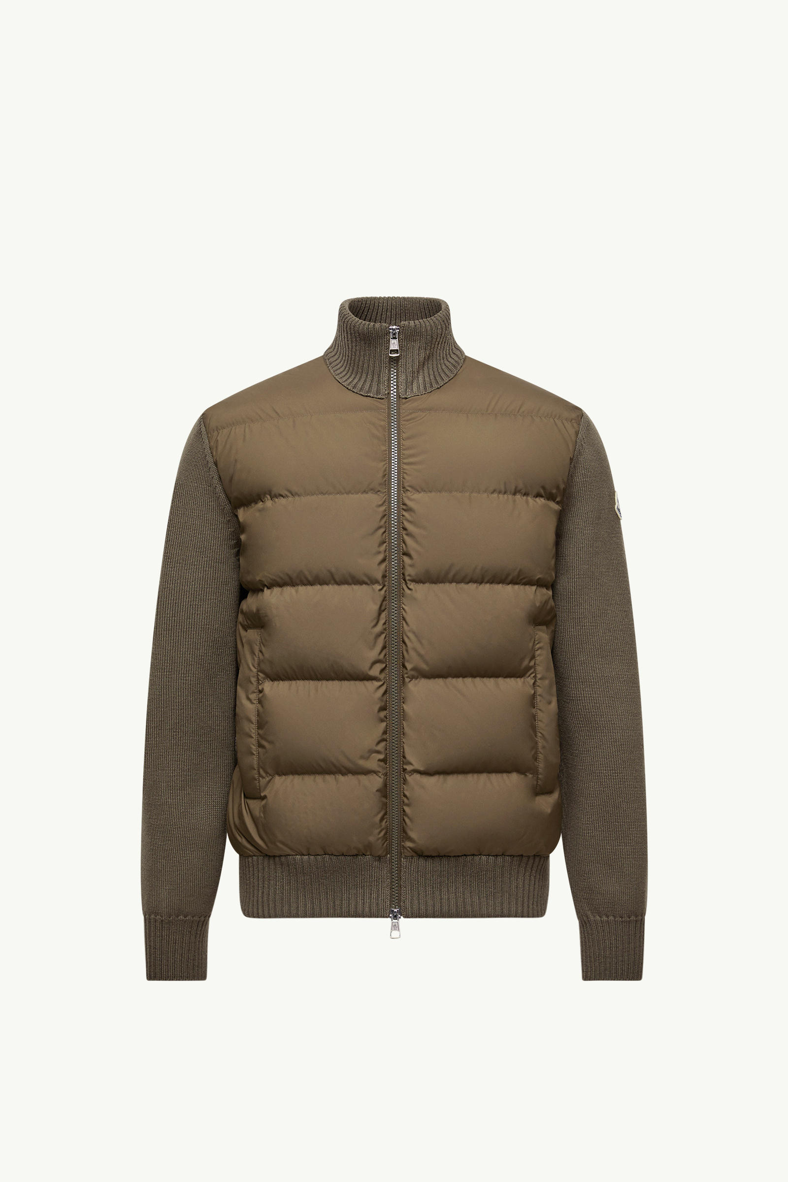 https://moncler-cdn.thron.com/api/v1/content-delivery/shares/dpx6uv/contents/K20919B00040M1131824_F/image/K20919B00040M1131824_F