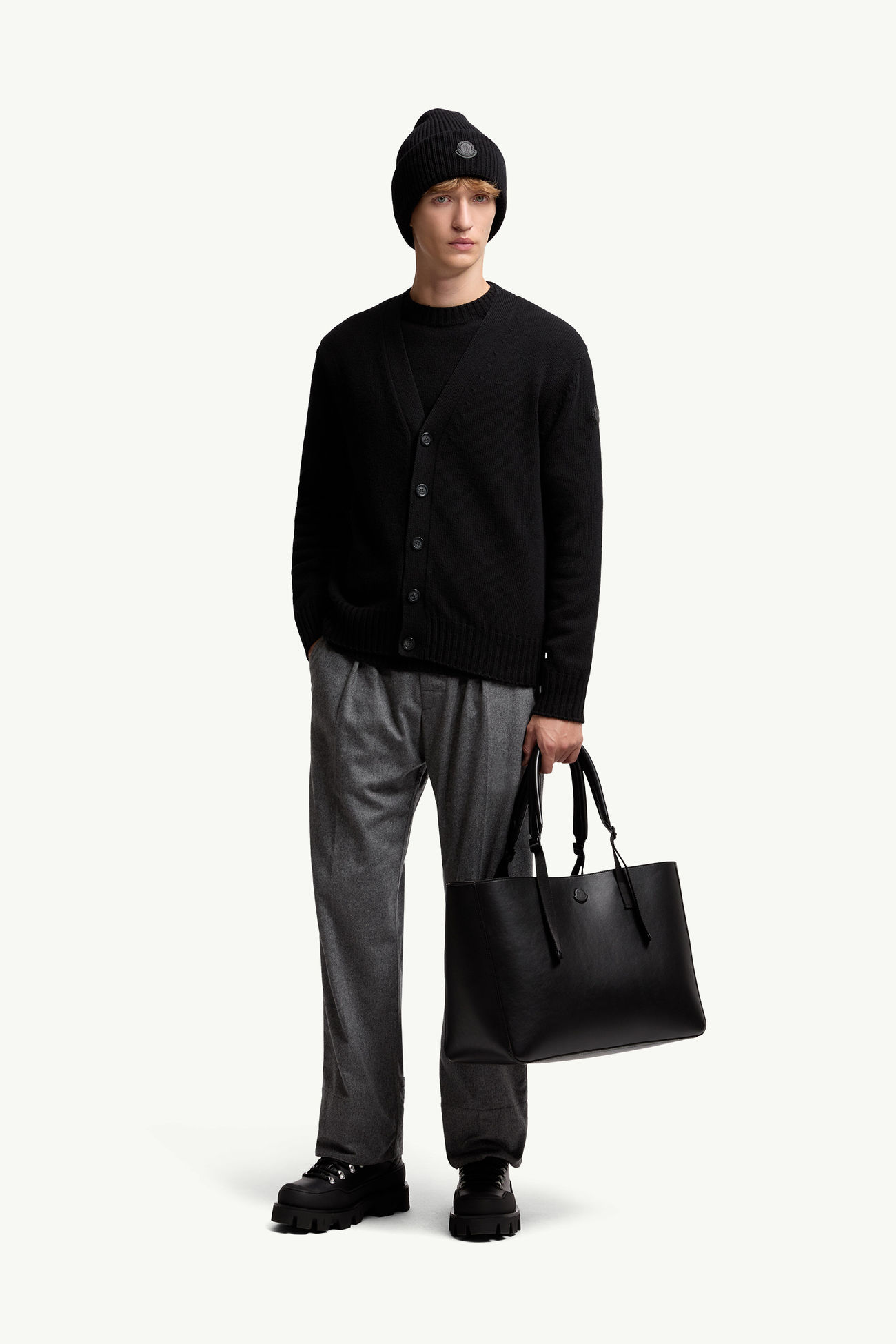 Cárdigan de lana con cuello de pico Hombre Negro Moncler 0