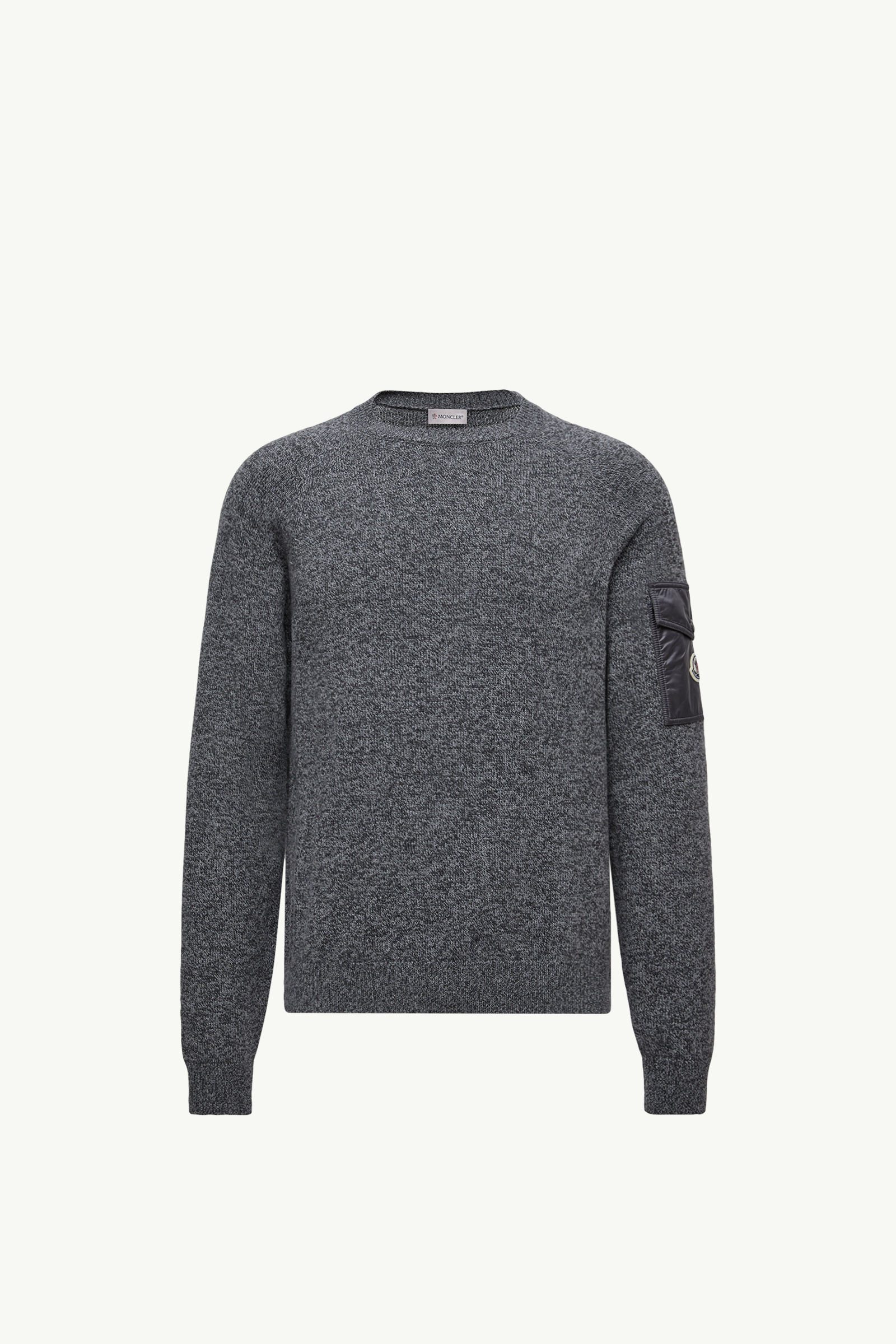 https://moncler-cdn.thron.com/api/v1/content-delivery/shares/dpx6uv/contents/K20919C00012M3550P99_F/image/K20919C00012M3550P99_F