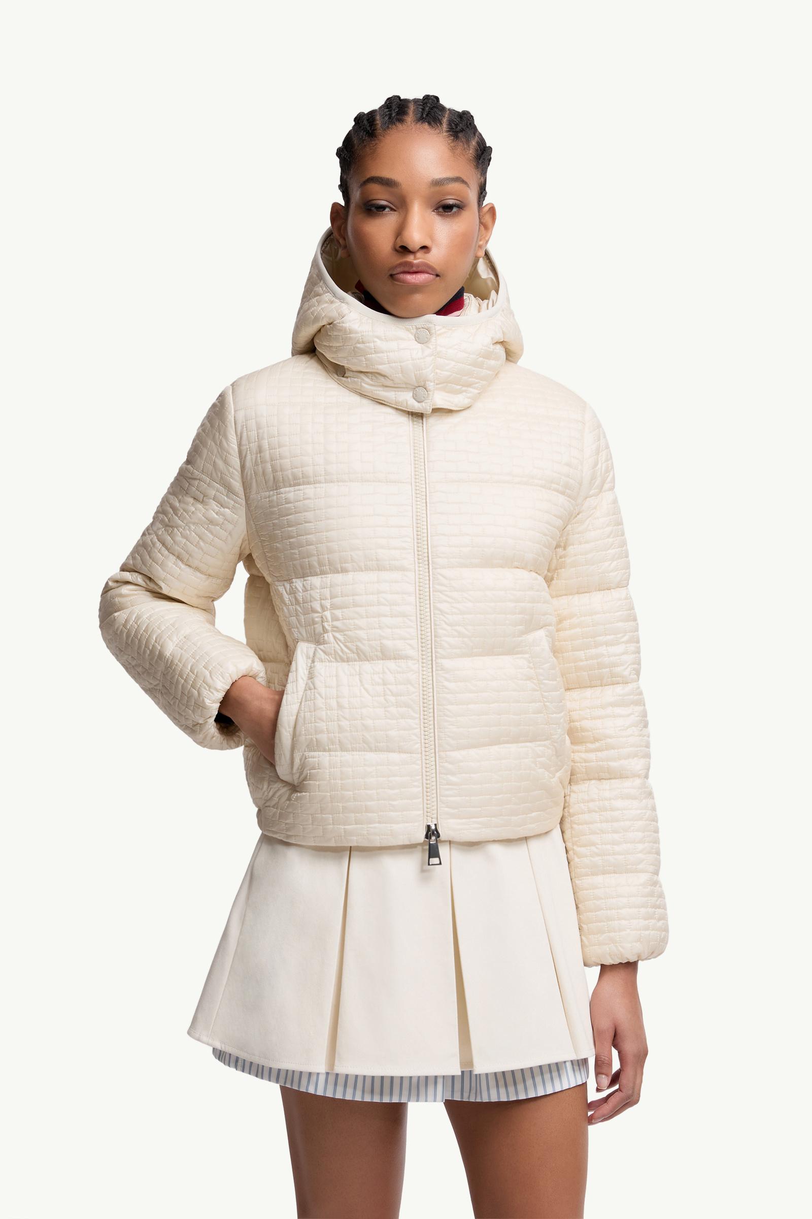 Moncler Gisors Down Jacket ★関税込 Light Beige Gisors Geometric-Quilted Hooded Short Down