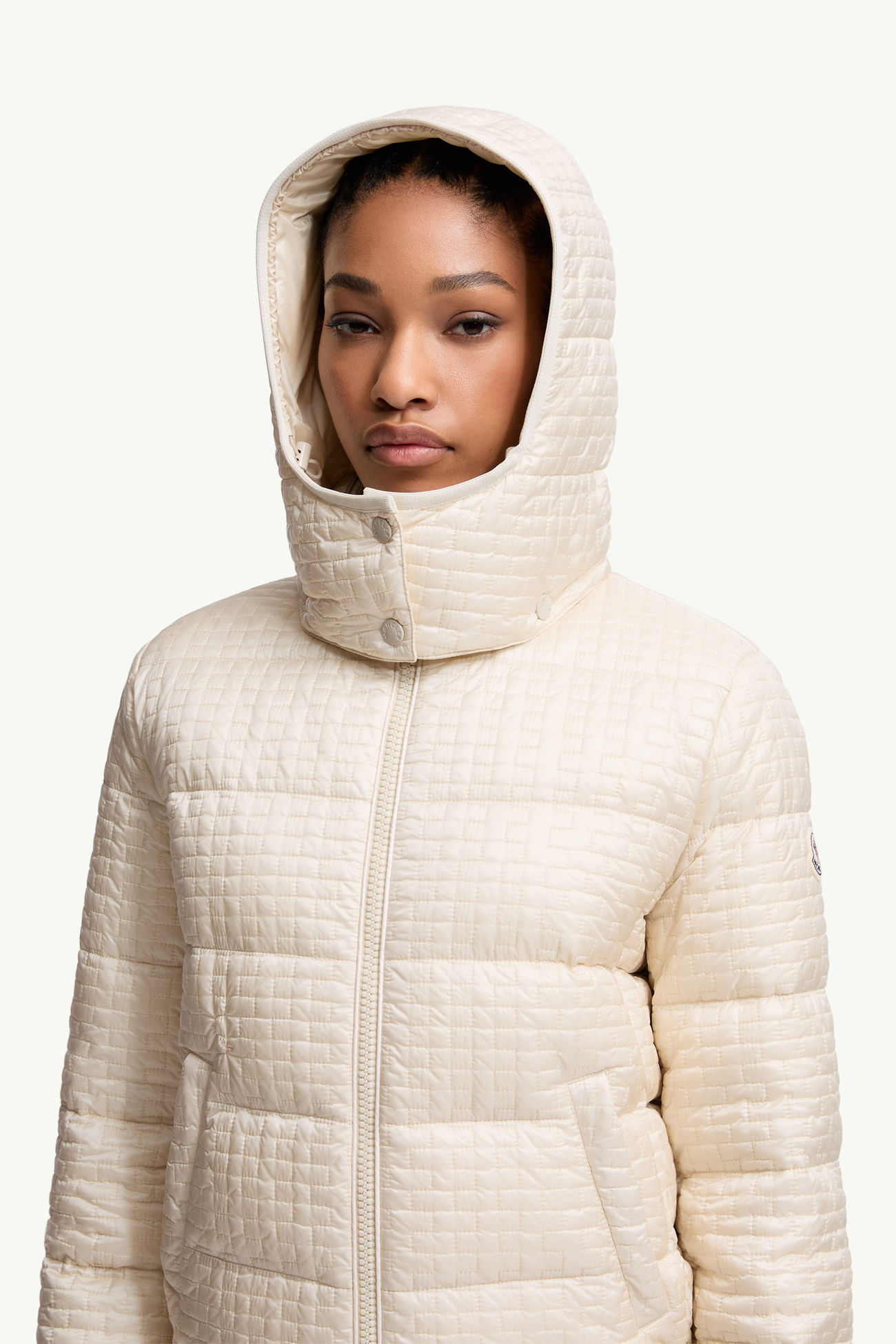 Piumino corto con cappuccio e trapuntatura geometrica Gisors Donna Beige Chiaro Moncler 5