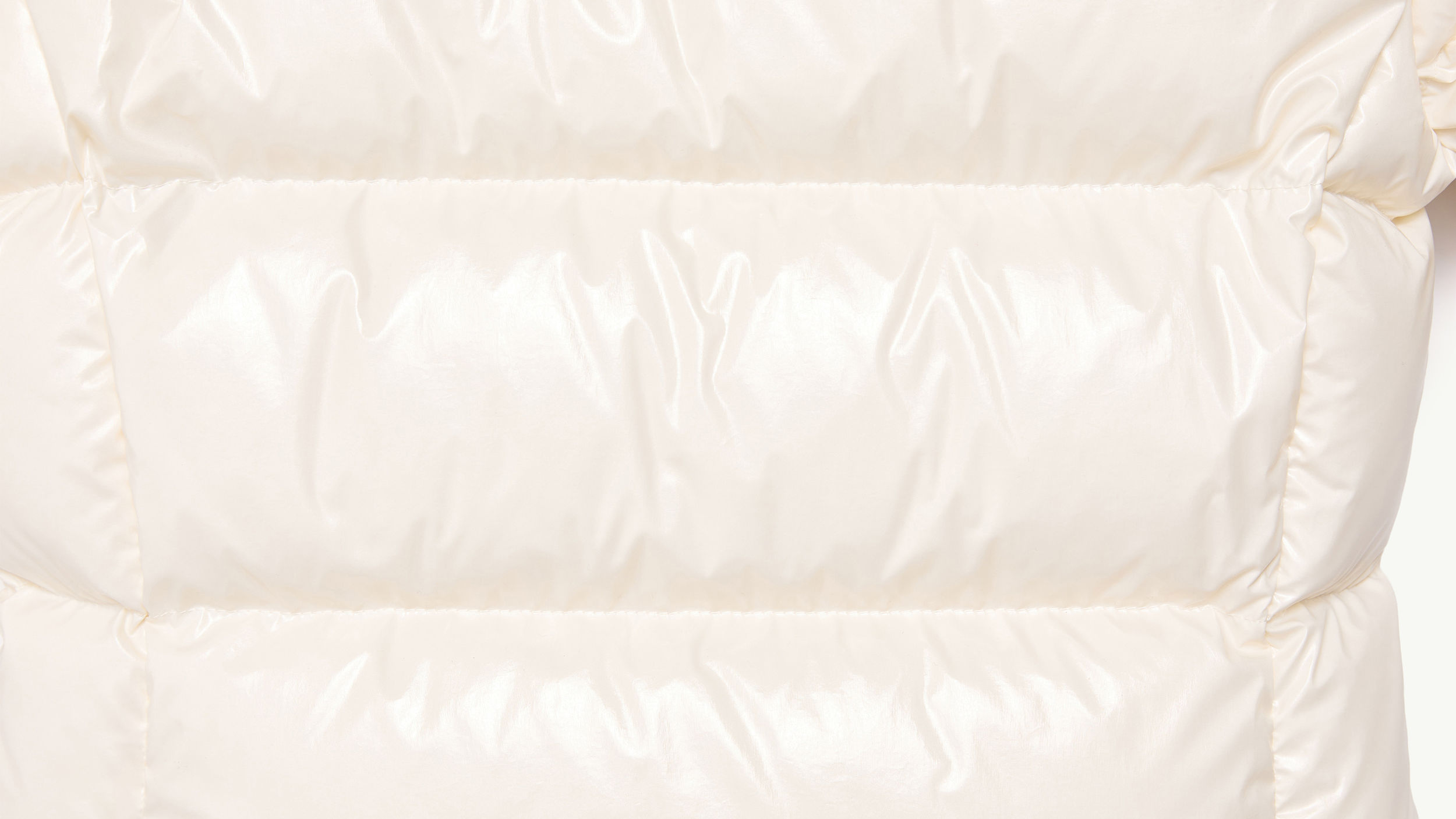 Slide 1 - Iconico Nylon Laqué