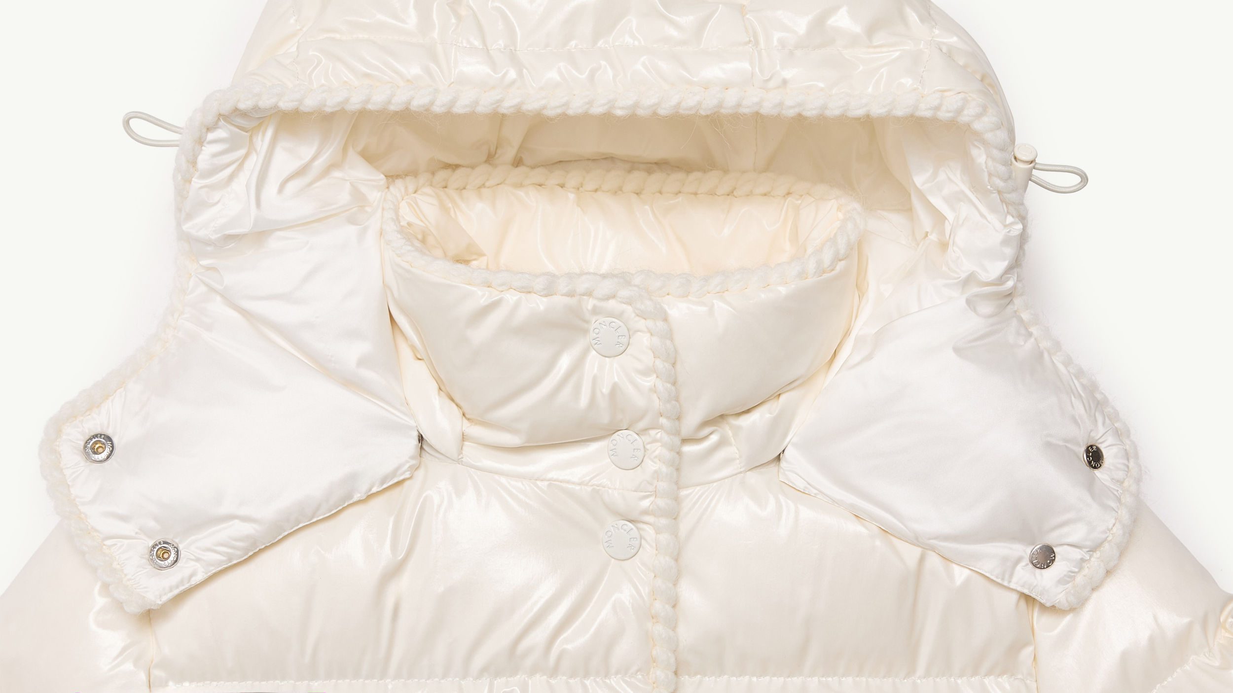 Slide 2 - product.feature.pipingdetail.title