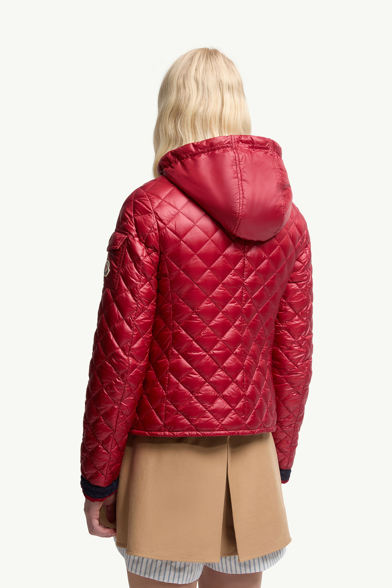 Plumífero corto con capucha y acolchado de rombos Corbelin Mujer Rojo Moncler 4