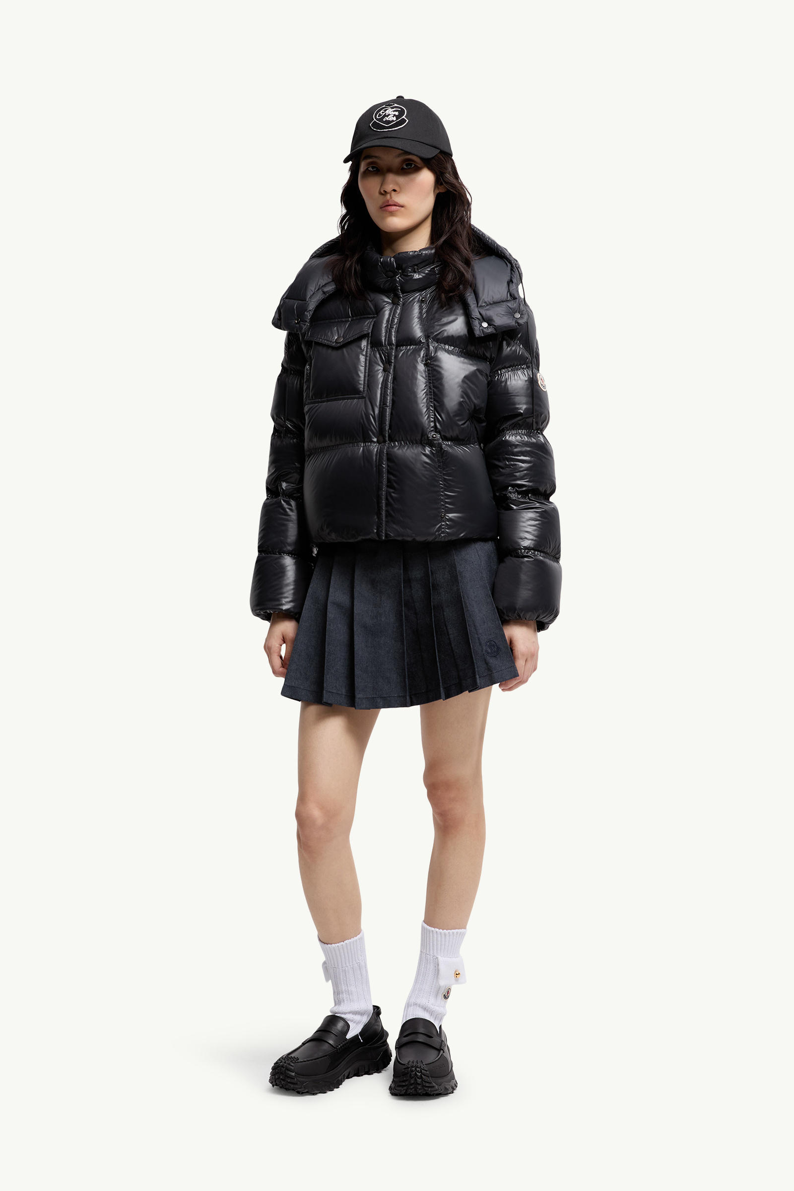 Erea Square-Quilted Hooded Short Down Jacket Women Black Moncler 0
