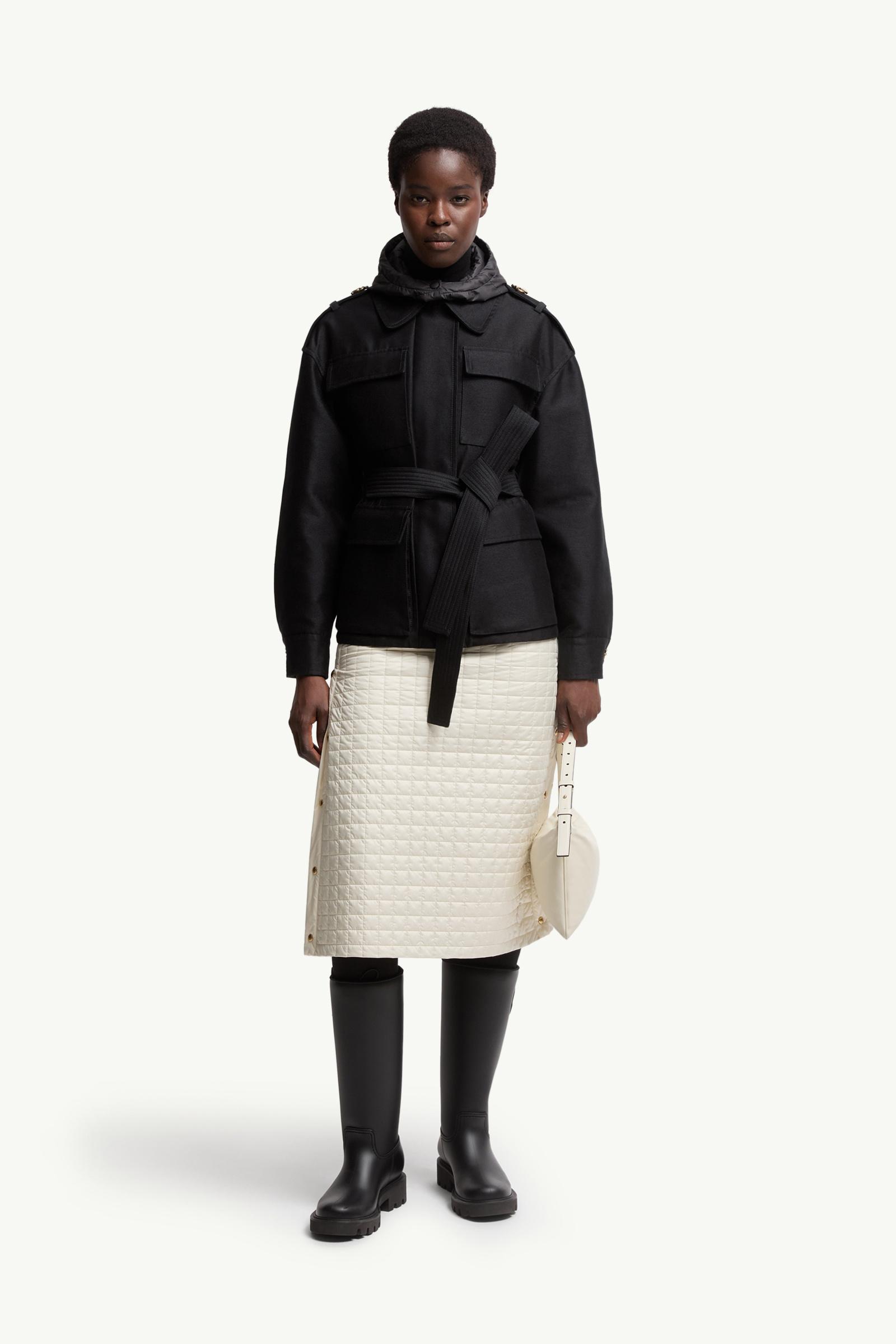 【MONCLER】ESSALOIS ダウンジャケット フード付き ブラック Essalois ダウンジャケット : ショートダウン