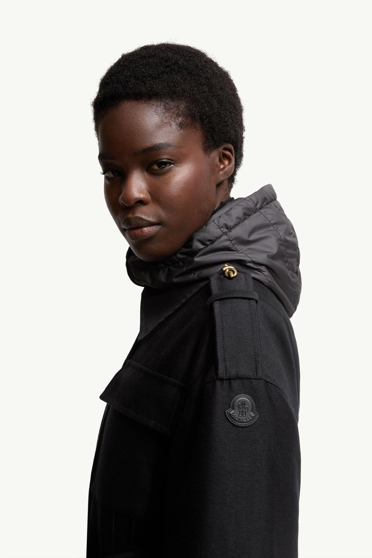 Essalois女士连帽户外羽绒夹克外套 女士 黑色 Moncler 1