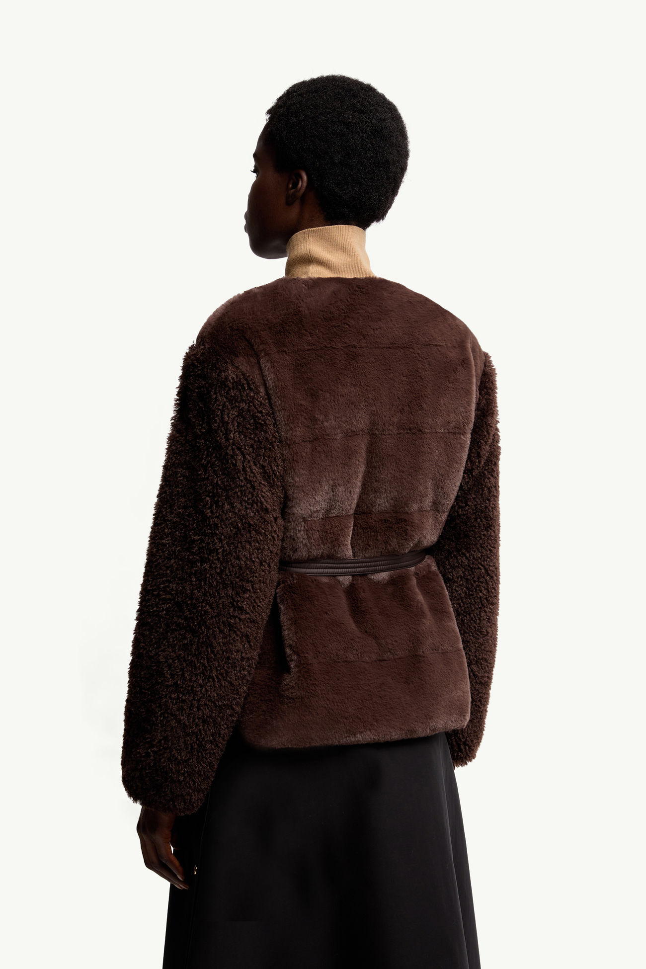 Plumífero corto de material sintético y tejido efecto peluche Jouillat Mujer Marrón Oscuro Moncler 4