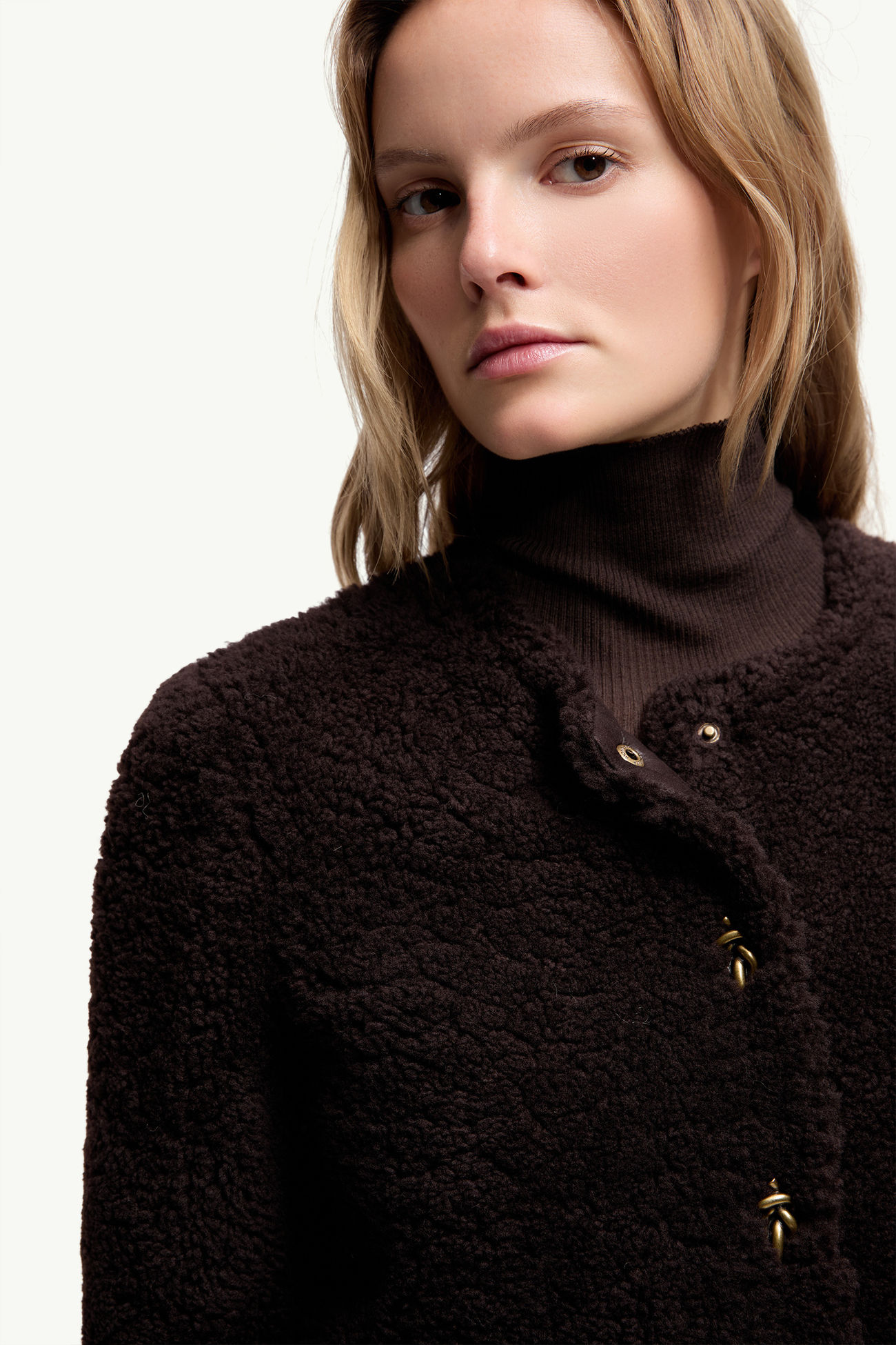 Doudoune courte en shearling Epernon Femmes Marron Moncler 5