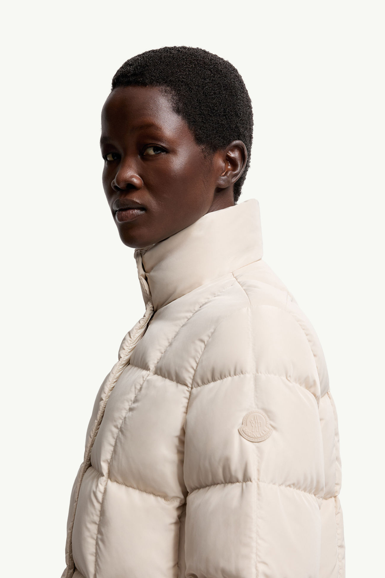 Cochevinne 스퀘어 퀼팅 쇼트 다운 재킷 여성 라이트 베이지 Moncler 1