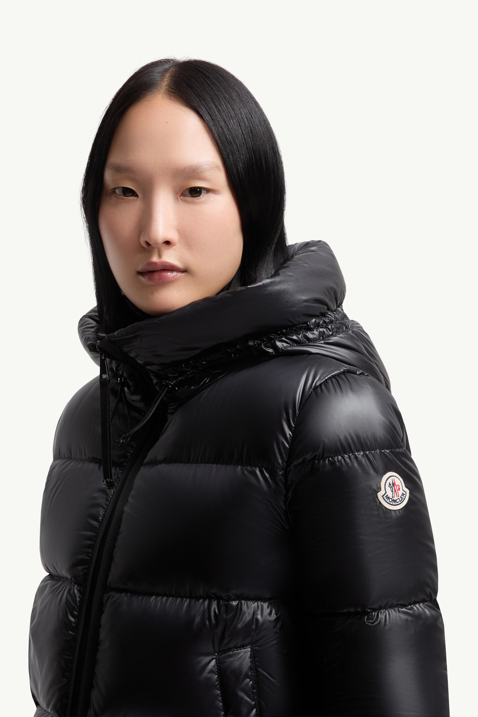 Piumino corto Serittes on cappuccio Donna Nero Moncler 1