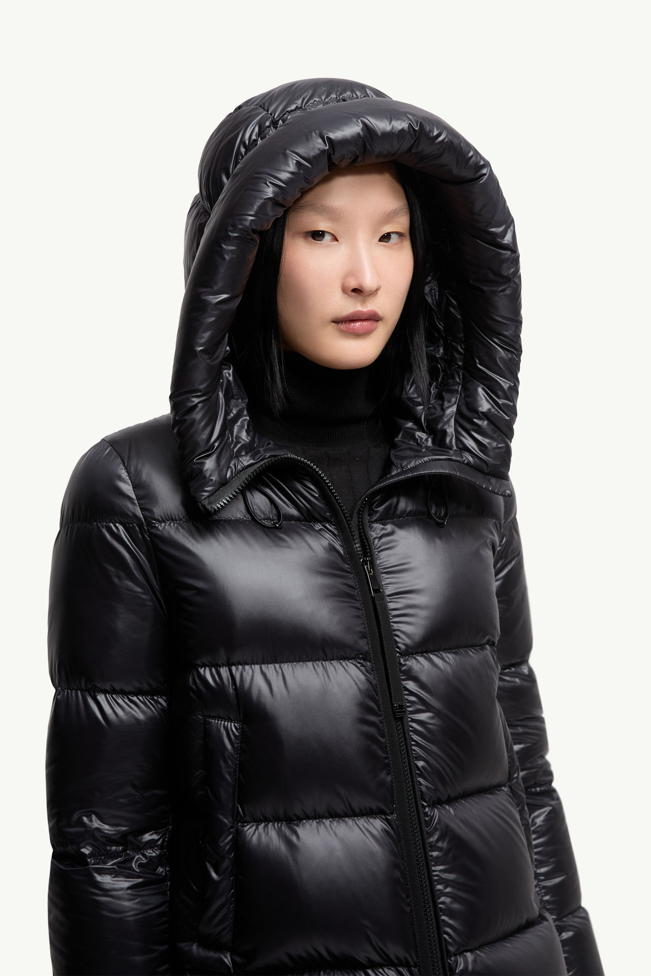 Plumífero corto con capucha Serittes Mujer Negro Moncler 5